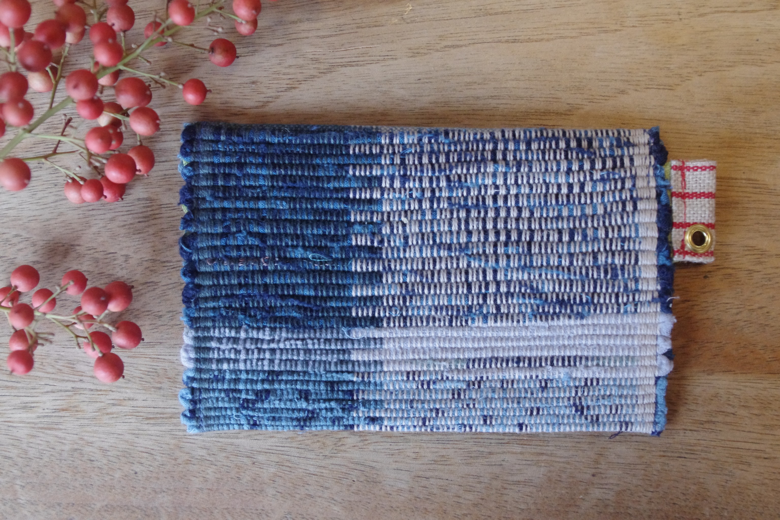 裂き織り布のカードケース 木綿 手織り 藍色 白 黄緑色のファスナー Iichi ハンドメイド クラフト作品 手仕事品の通販