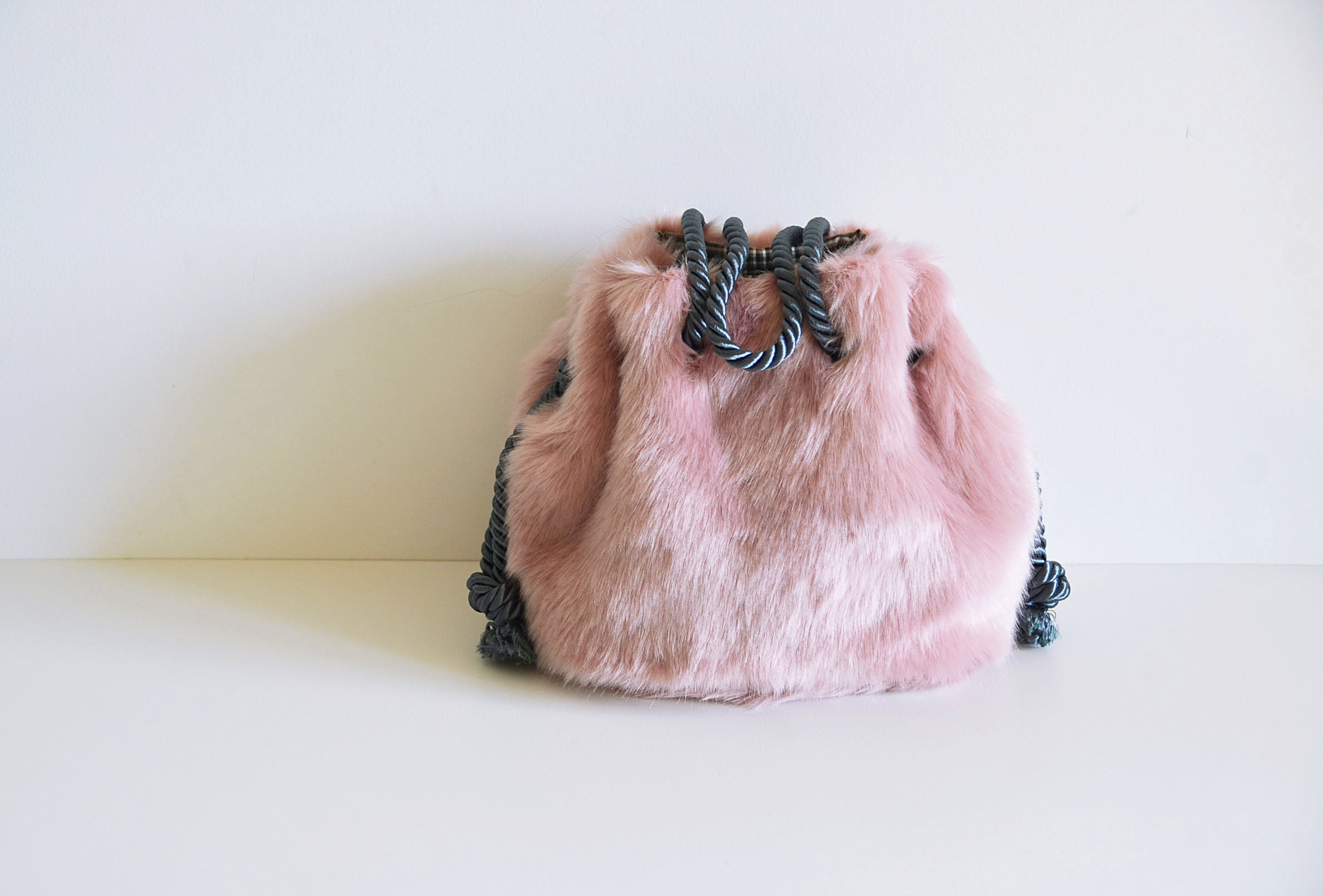 数量限定 高級エコファーマリンバッグ アンティークローズ Iichi ハンドメイド クラフト作品 手仕事品の通販