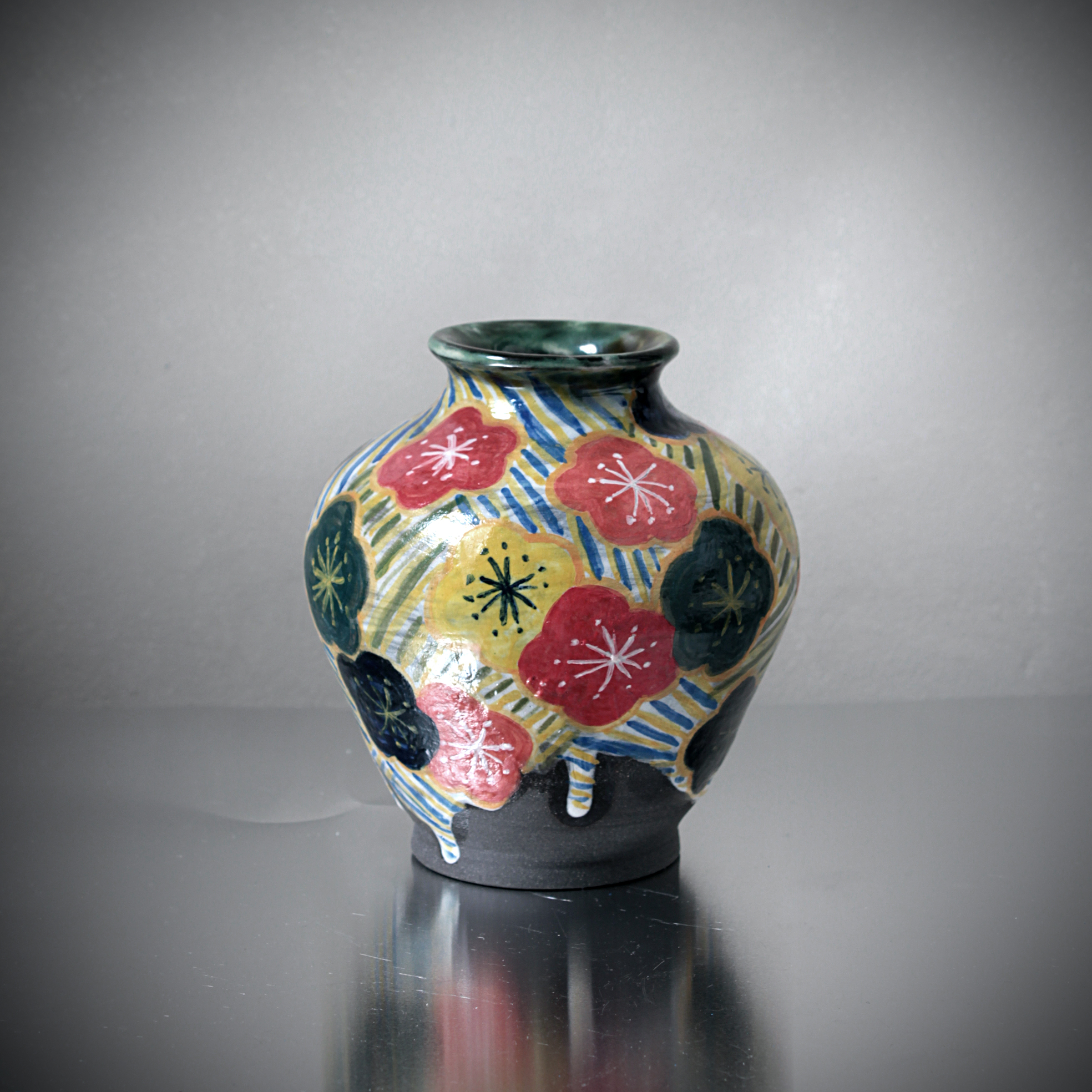 梅と斜線模様の壺 花器 Iichi ハンドメイド クラフト作品 手仕事品の通販