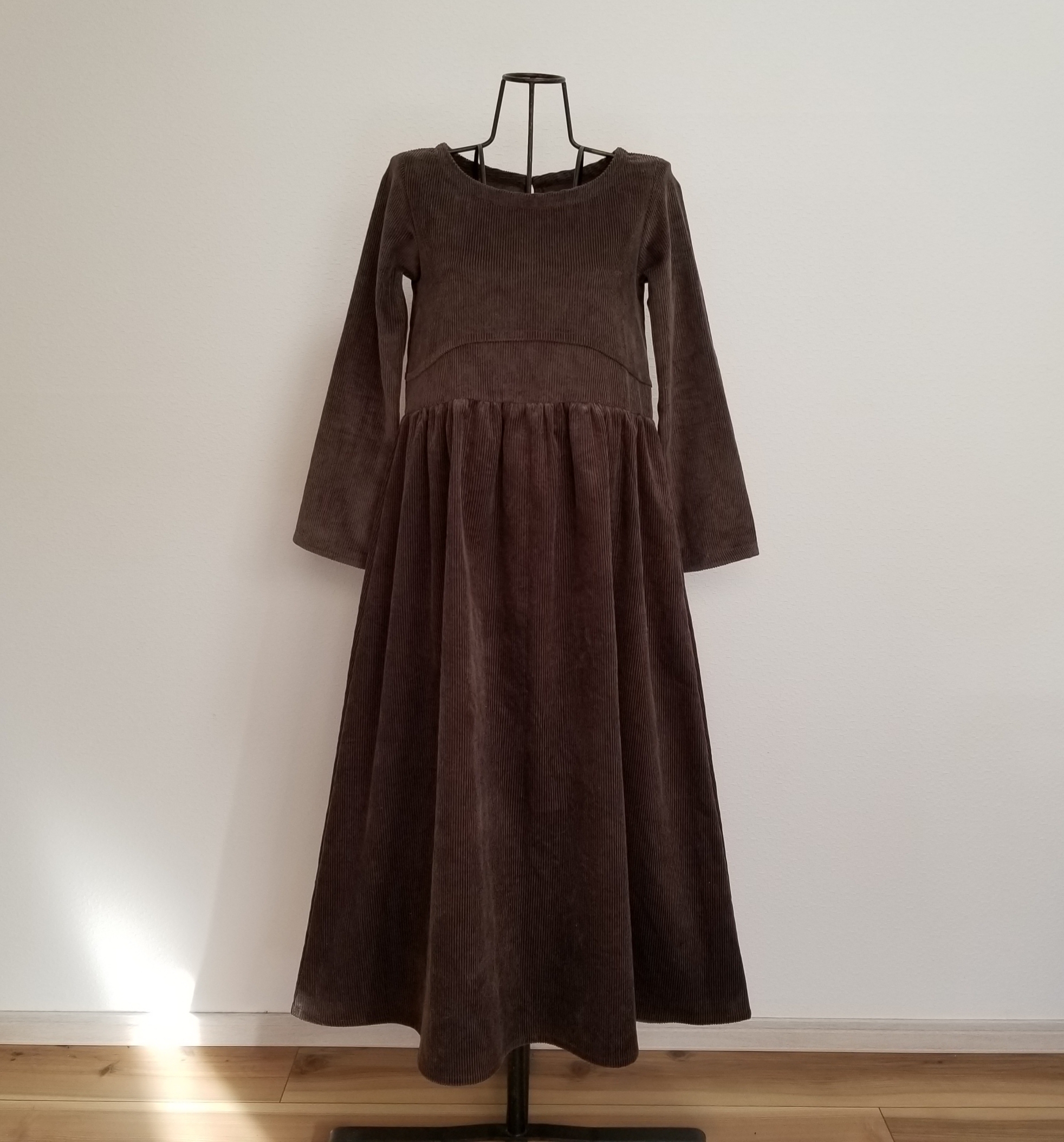 冬物 丸首 コーデュロイのアンティークワンピース Iichi ハンドメイド クラフト作品 手仕事品の通販