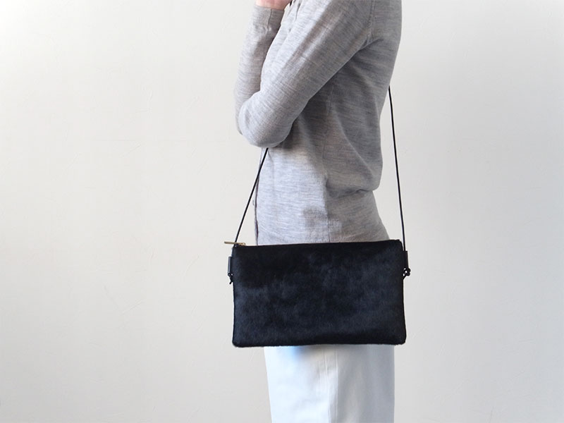 うっとりする手触り ワンランク上 の ポシェット 黒 カレン クオイル Iichi ハンドメイド クラフト作品 手仕事品の通販