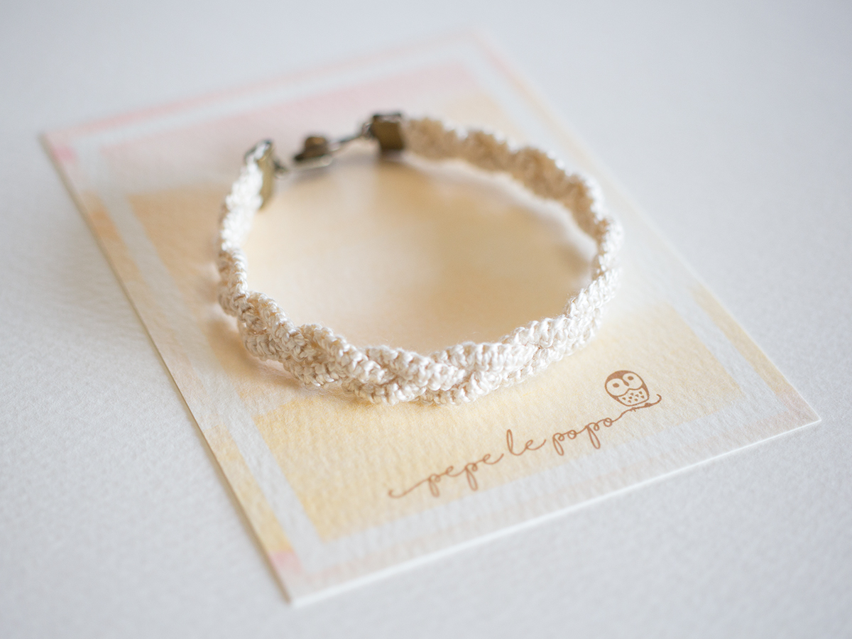 平結び 三つ編みのマクラメ編みブレスレット 生成り Iichi ハンドメイド クラフト作品 手仕事品の通販 平結び 三つ編みのマクラメ編みブレスレット 生成り Iichi ハンドメイド クラフト作品 手仕事品の通販