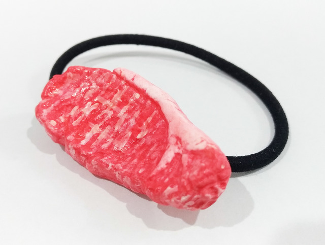 霜降り肉ヘアゴム 面白ヘアアレンジに フェイクデコ Iichi ハンドメイド クラフト作品 手仕事品の通販