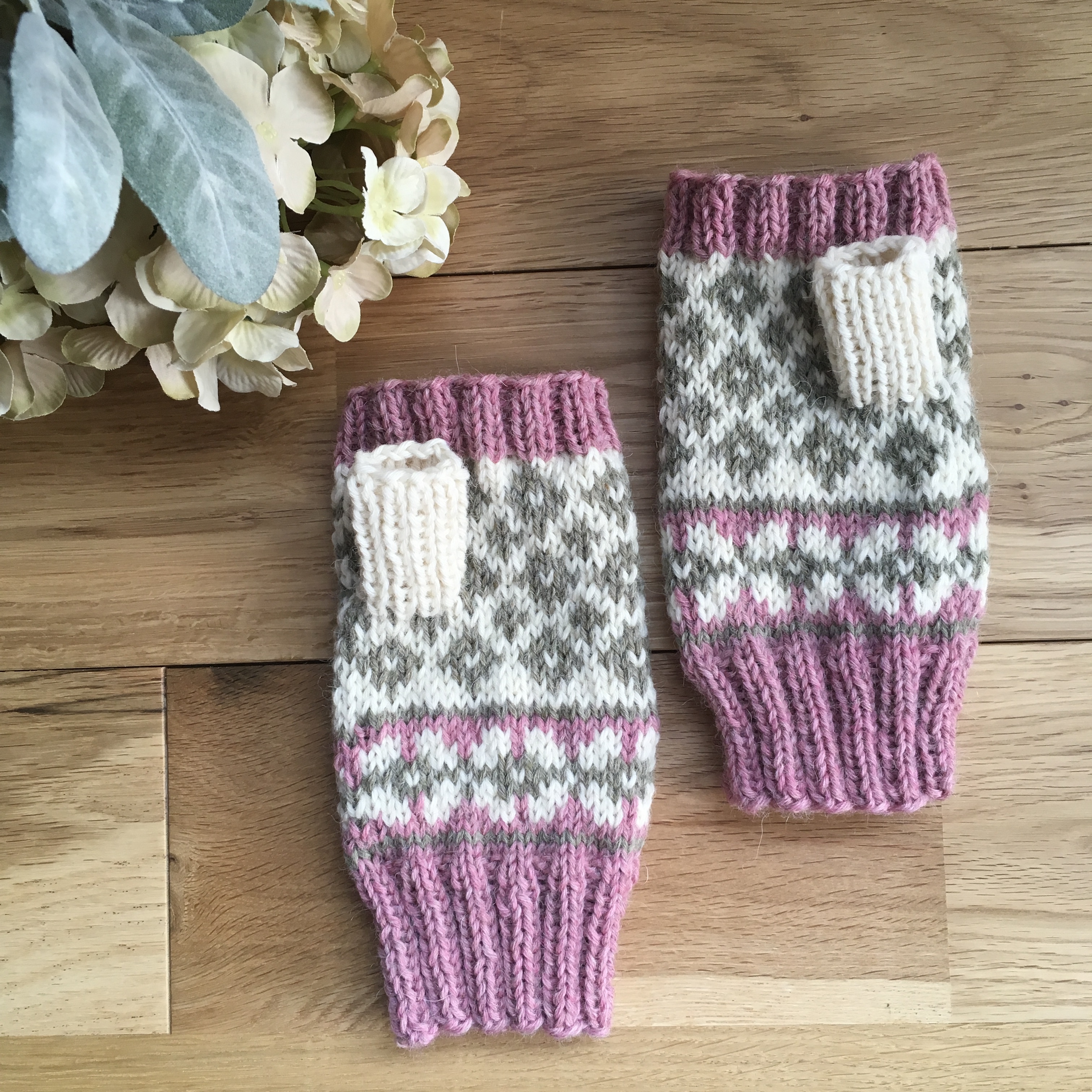 ミックス柄のミトン(ピンク・白・カーキ)  iichi ハンドメイド 