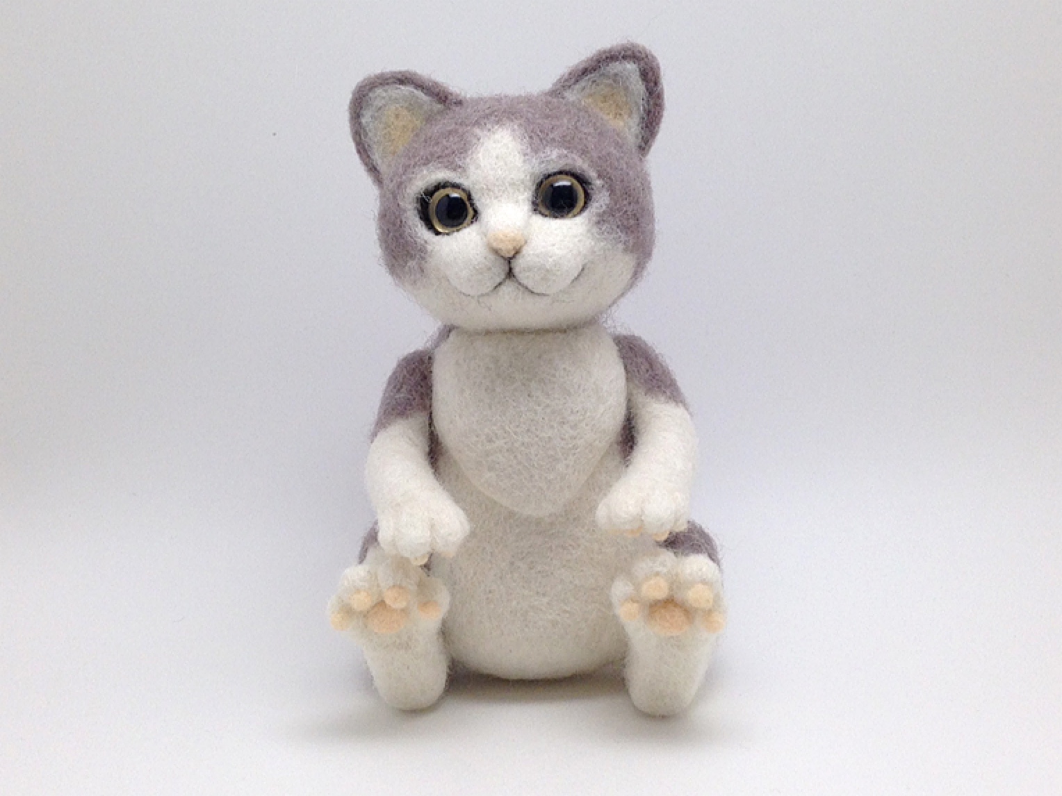 グレーのハチワレねこさん Iichi ハンドメイド クラフト作品 手仕事品の通販