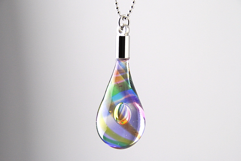 虹のしずくのペンダント Iichi ハンドメイド クラフト作品 手仕事品の通販
