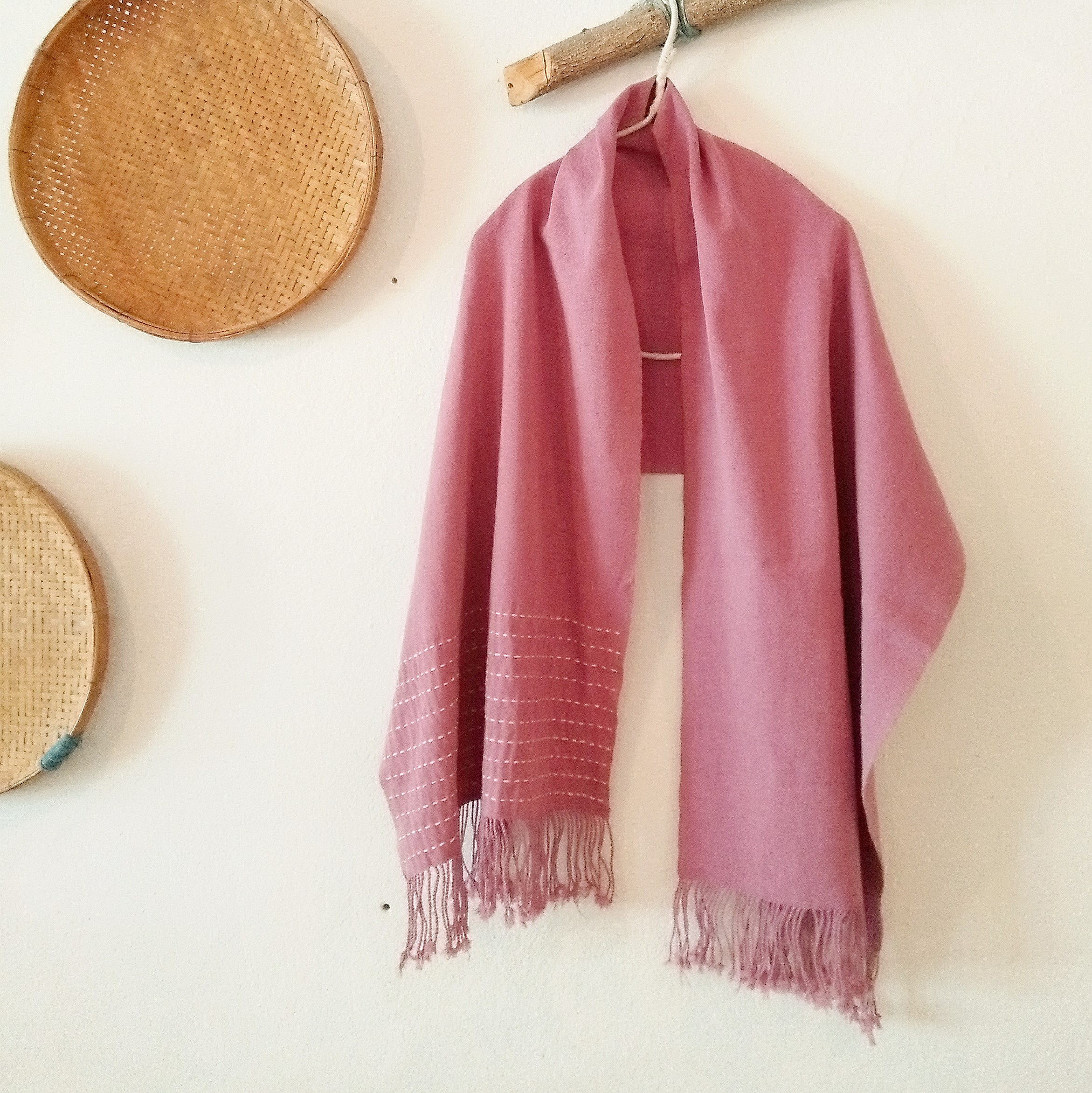セール価格 タイの手織りちくちくストール 草木染め ピンク 150cm Iichi ハンドメイド クラフト作品 手仕事品の通販
