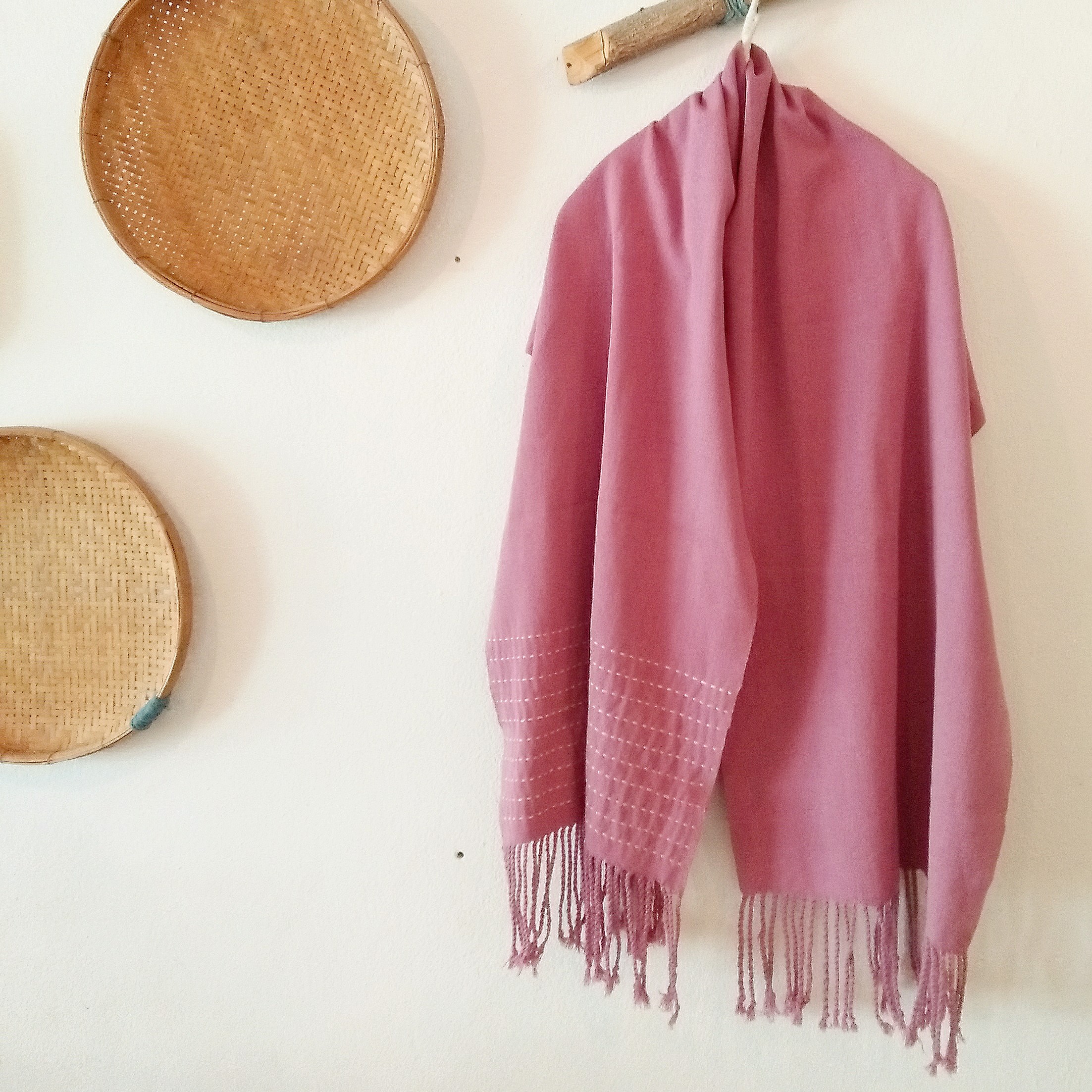 セール価格 タイの手織りちくちくストール 草木染め ピンク 164cm Iichi ハンドメイド クラフト作品 手仕事品の通販