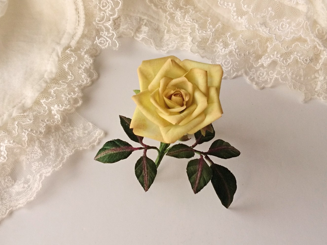 専用ページ アンティークローズの布花ブローチ 黄色 コサージュ 薔薇 Iichi ハンドメイド クラフト作品 手仕事品の通販