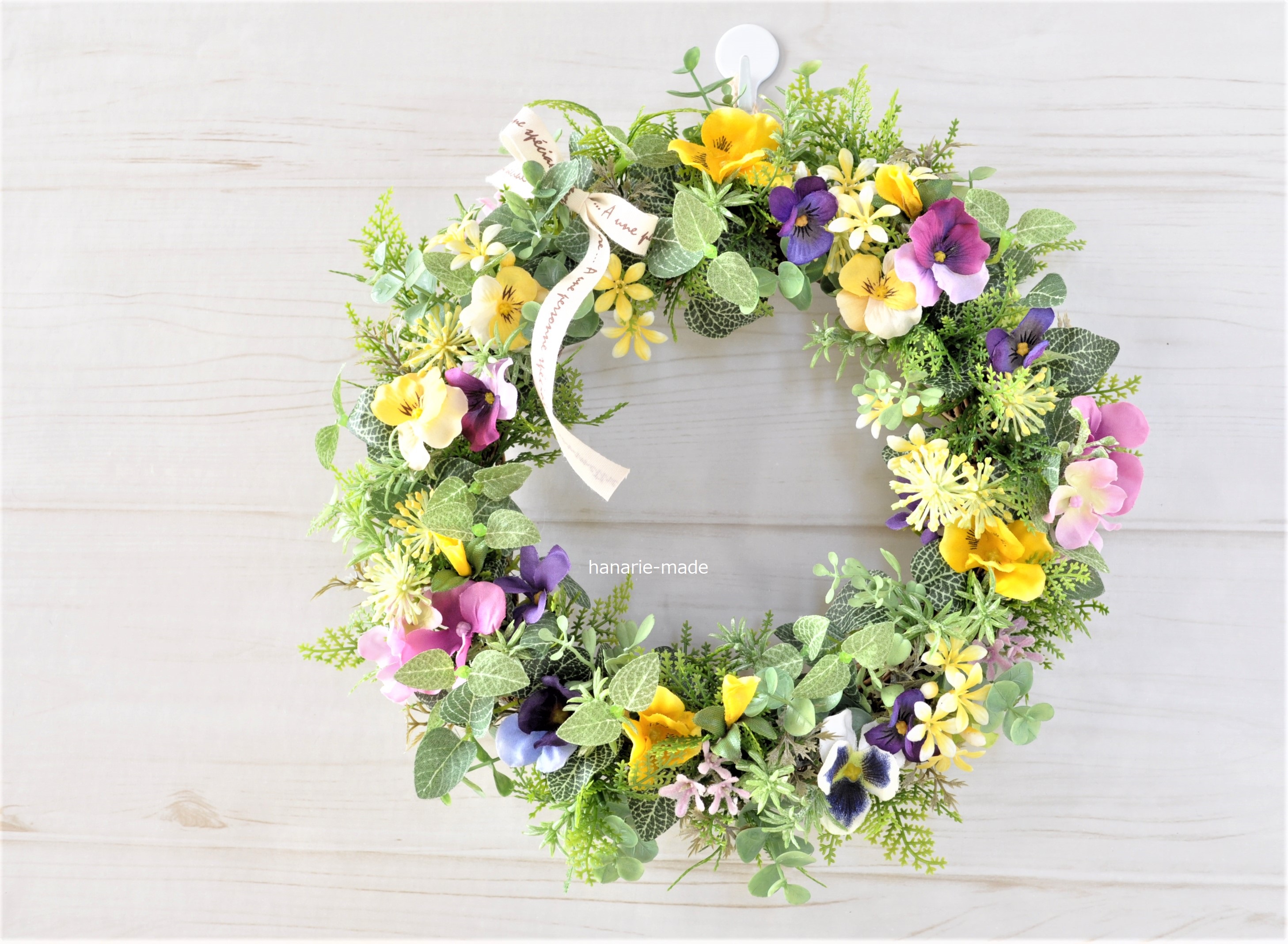 すみれ 薄紫の花をそえて リボンを選べます 春リース 紫 黄色 Iichi ハンドメイド クラフト作品 手仕事品の通販