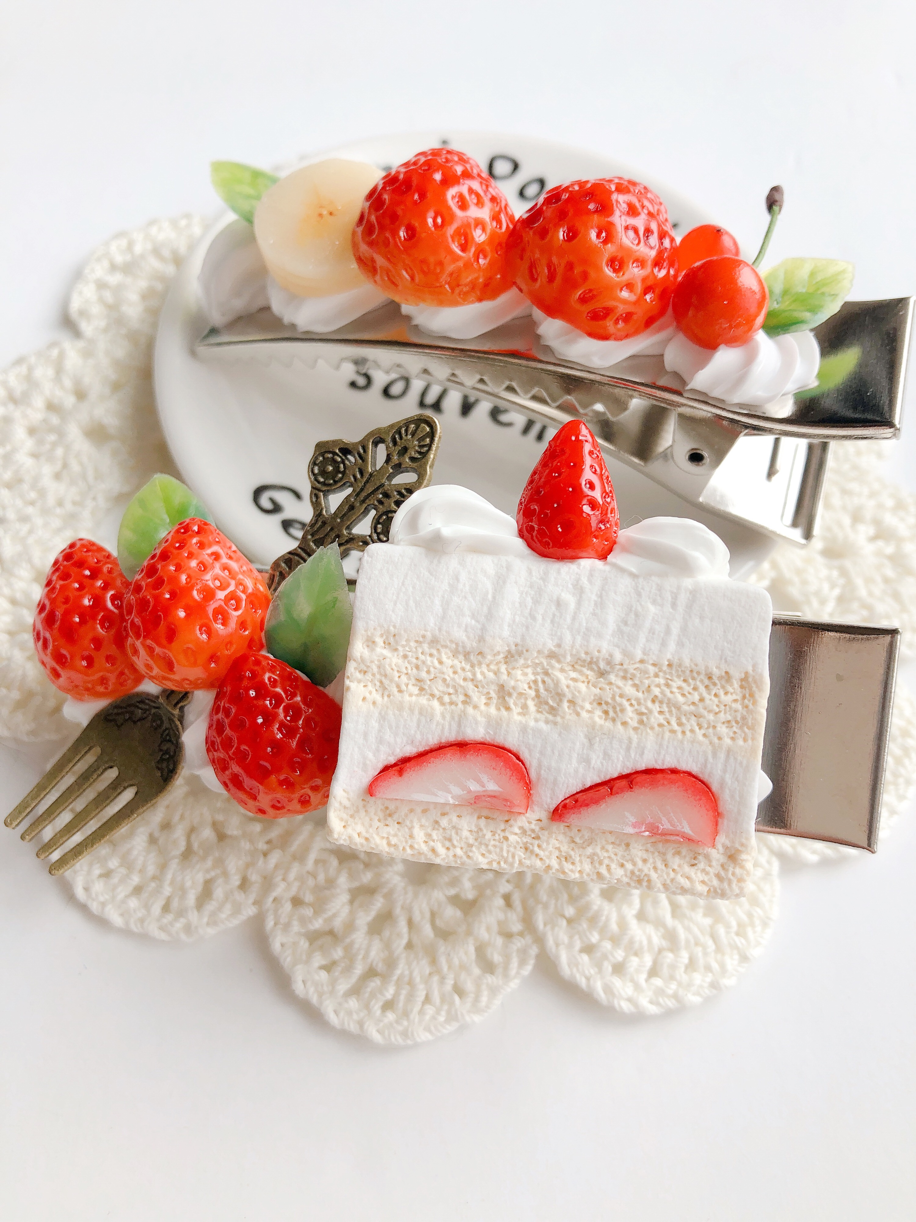 苺のショートケーキのヘアクリップ スイーツデコ フェイクスイーツ Iichi ハンドメイド クラフト作品 手仕事品の通販