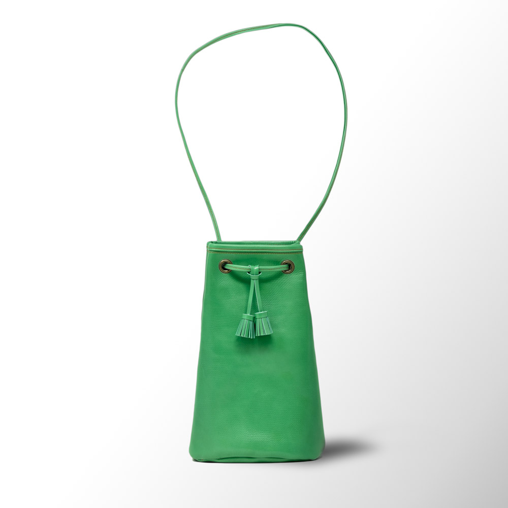 大人可愛いタッセル巾着バッグ コーラルグリーン 3way ぶらぶら持ち 肩がけ ハンドバッグスタイル 上質国産カーフ製 Iichi ハンドメイド クラフト作品 手仕事品の通販