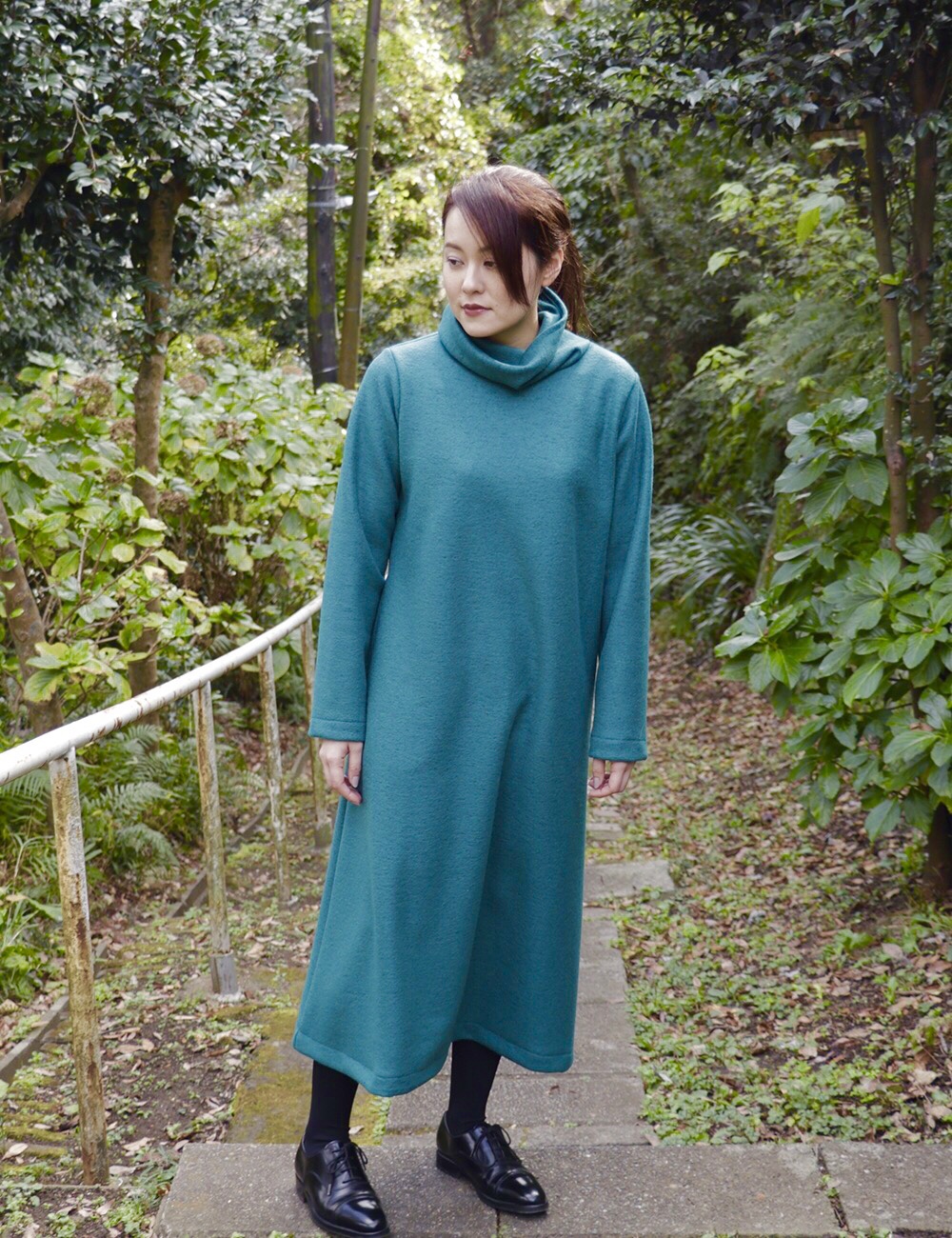 タートルネックのロングワンピース グリーン Iichi ハンドメイド クラフト作品 手仕事品の通販
