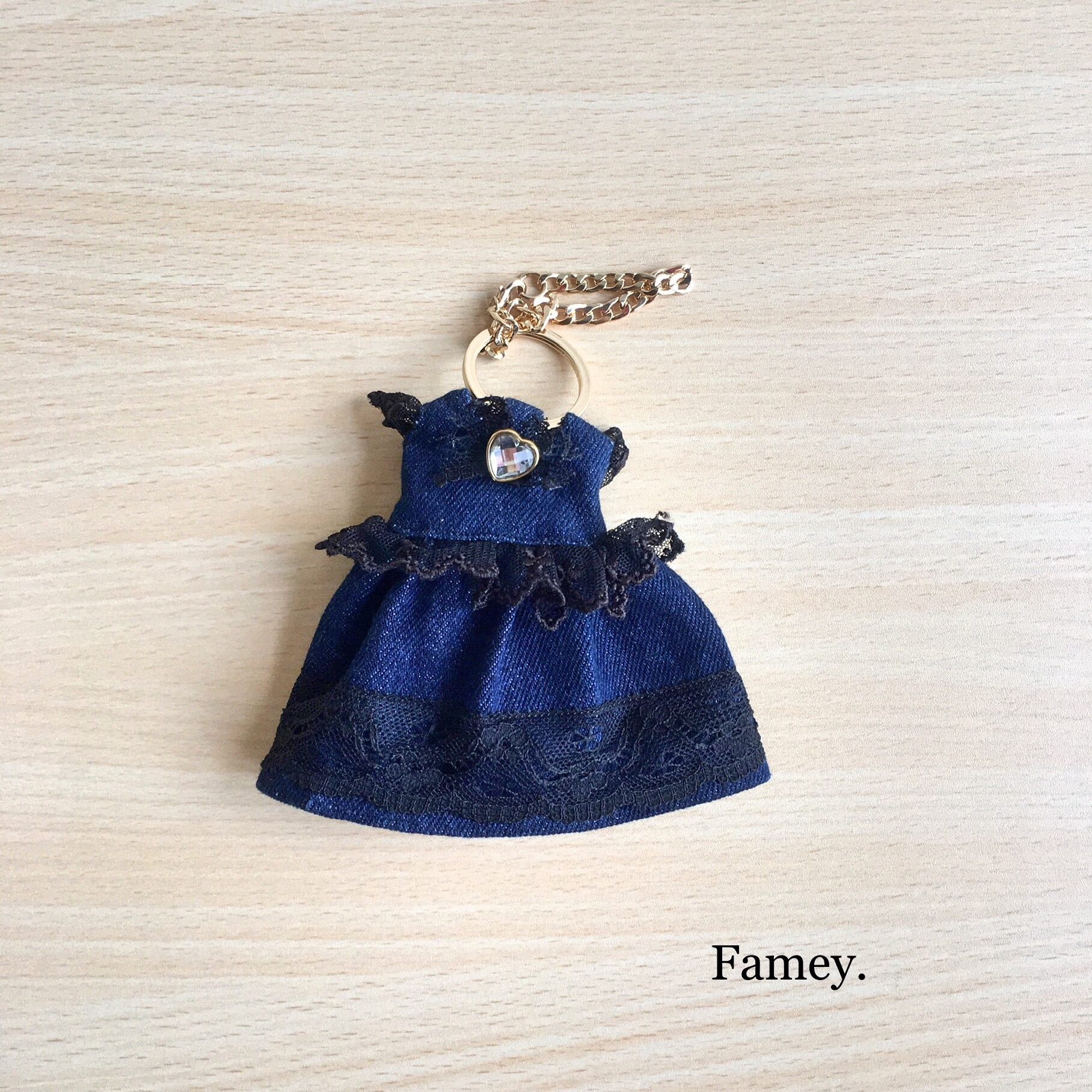 大人可愛い デニムドレスのバッグチャーム Iichi ハンドメイド クラフト作品 手仕事品の通販
