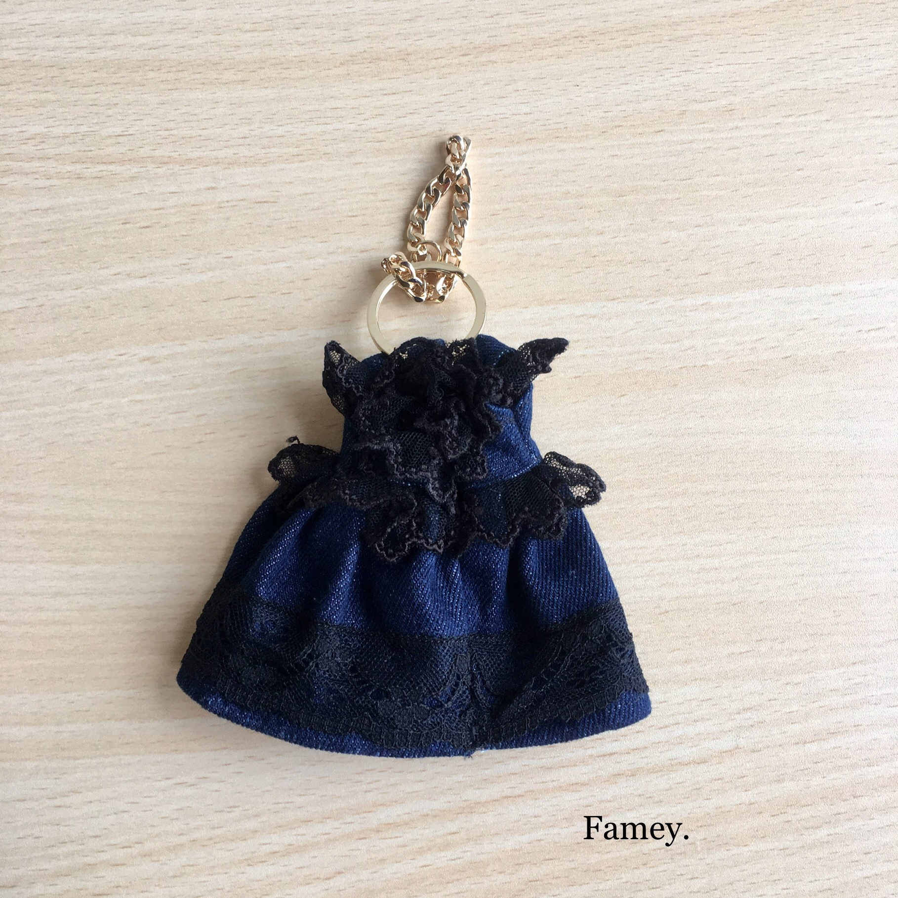 大人可愛い デニムドレスのバッグチャーム Iichi ハンドメイド クラフト作品 手仕事品の通販