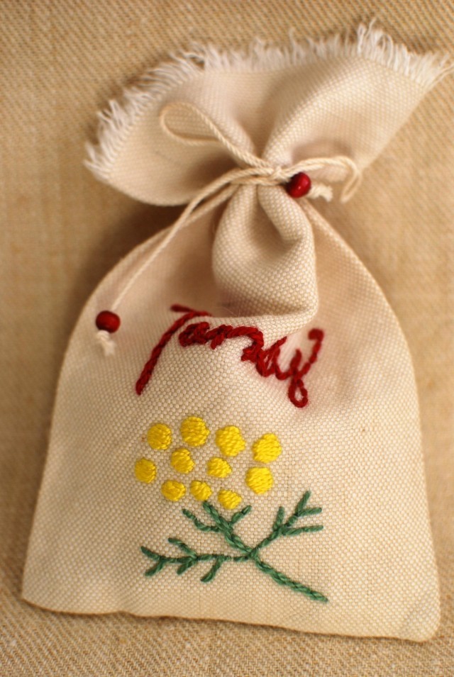 コットンにハーブ刺繍サシェ タンジー Iichi ハンドメイド クラフト作品 手仕事品の通販