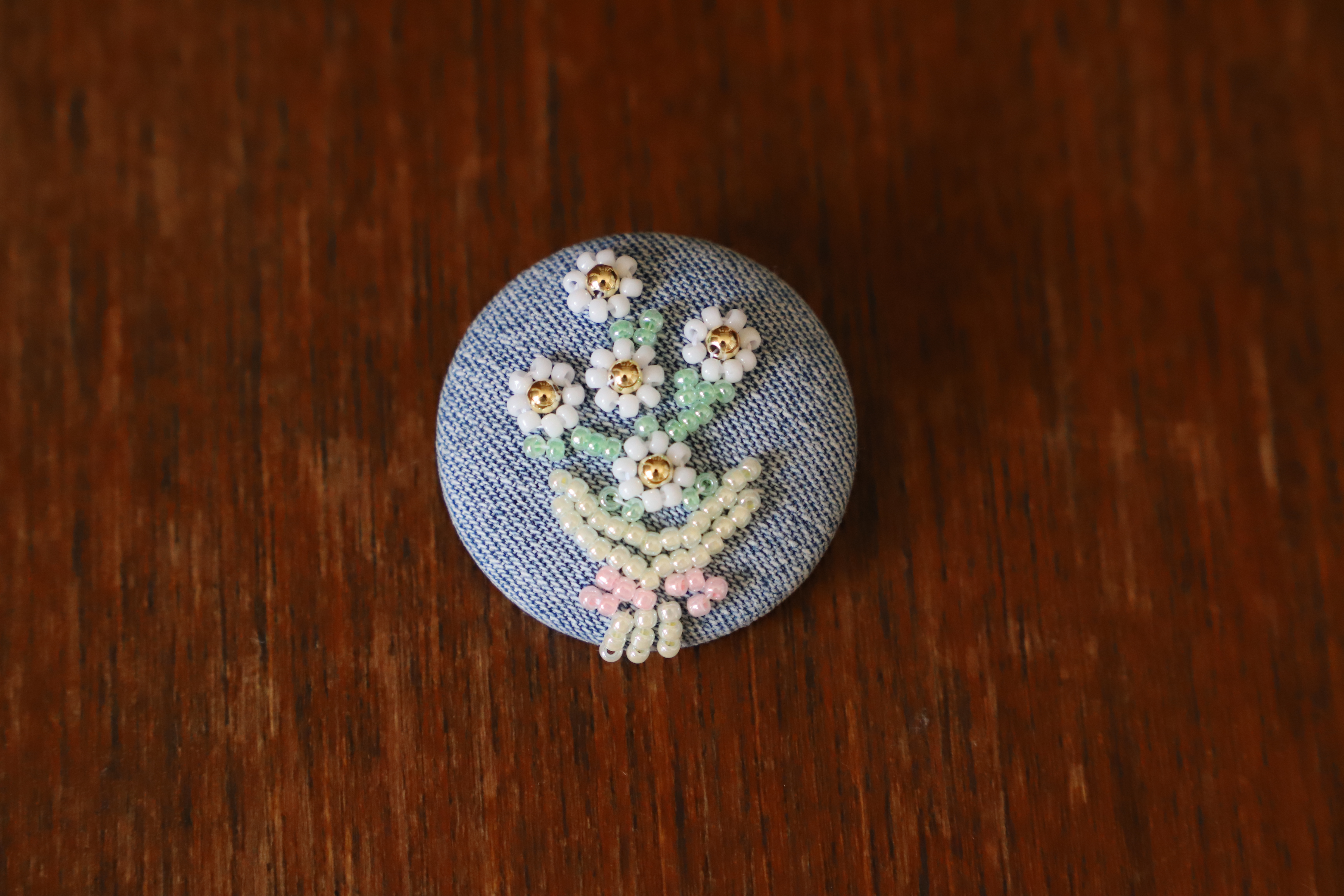 花束ブローチ クルミボタン ビーズ刺繍 Iichi ハンドメイド クラフト作品 手仕事品の通販