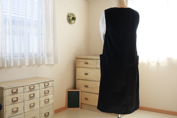 107cm丈ワンピースエプロン コットンツイル ブラック Iichi ハンドメイド クラフト作品 手仕事品の通販