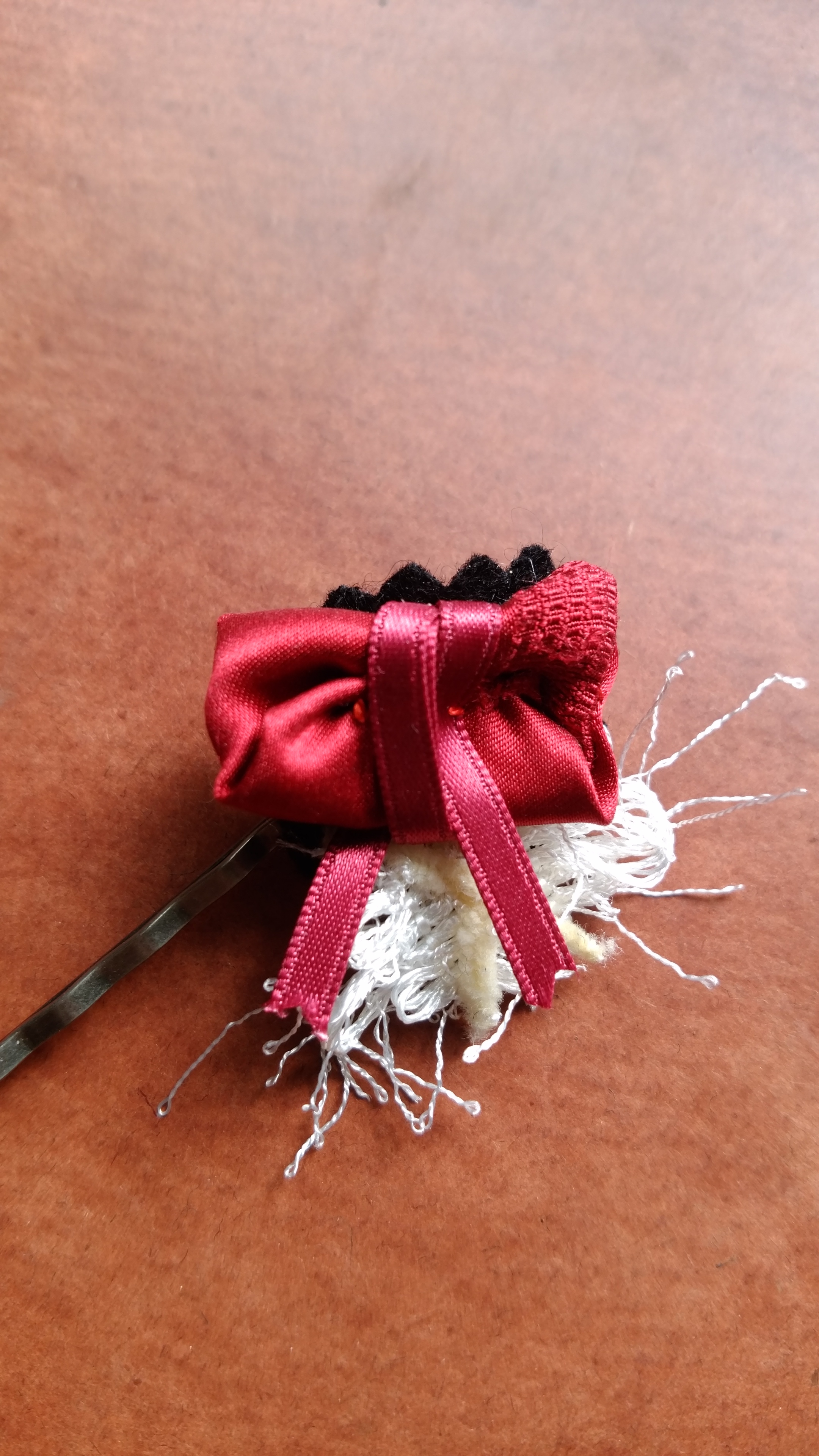 ヘアピン 赤のかわいらしい蝶々 Iichi ハンドメイド クラフト作品 手仕事品の通販