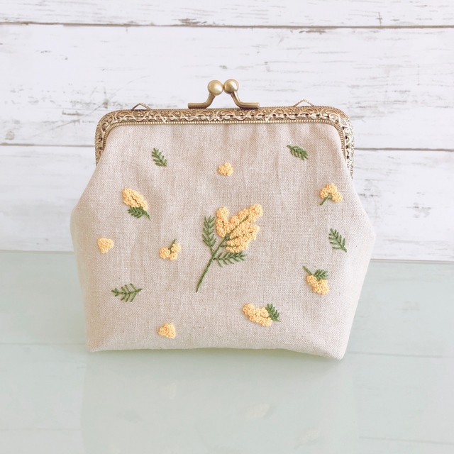 ミモザの刺繍のがま口ポーチ L 受注制作 Iichi ハンドメイド クラフト作品 手仕事品の通販
