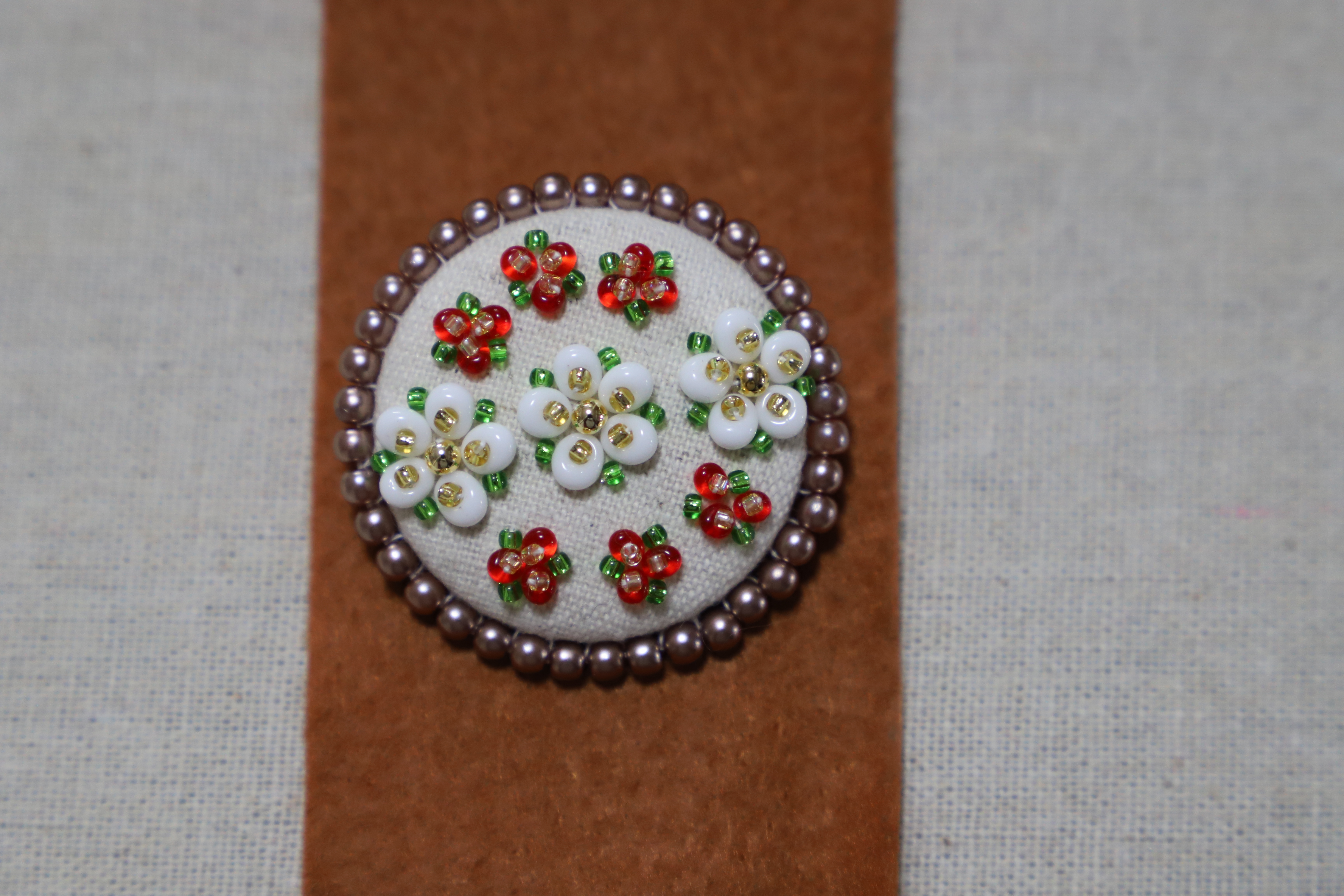花のブローチ クルミボタン３８ｍｍ Iichi ハンドメイド クラフト作品 手仕事品の通販