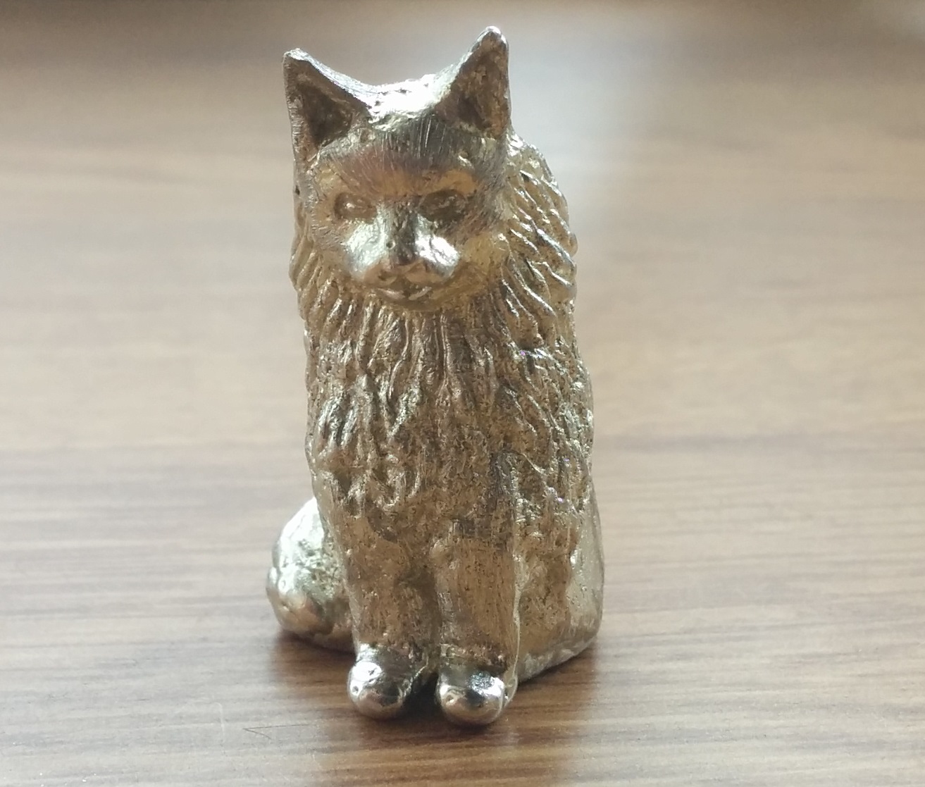 送料無料 ノルウェージャンフォレストキャット 猫 彫刻調 置物 金属製 動物シリーズ 2 Iichi ハンドメイド クラフト作品 手仕事品の通販