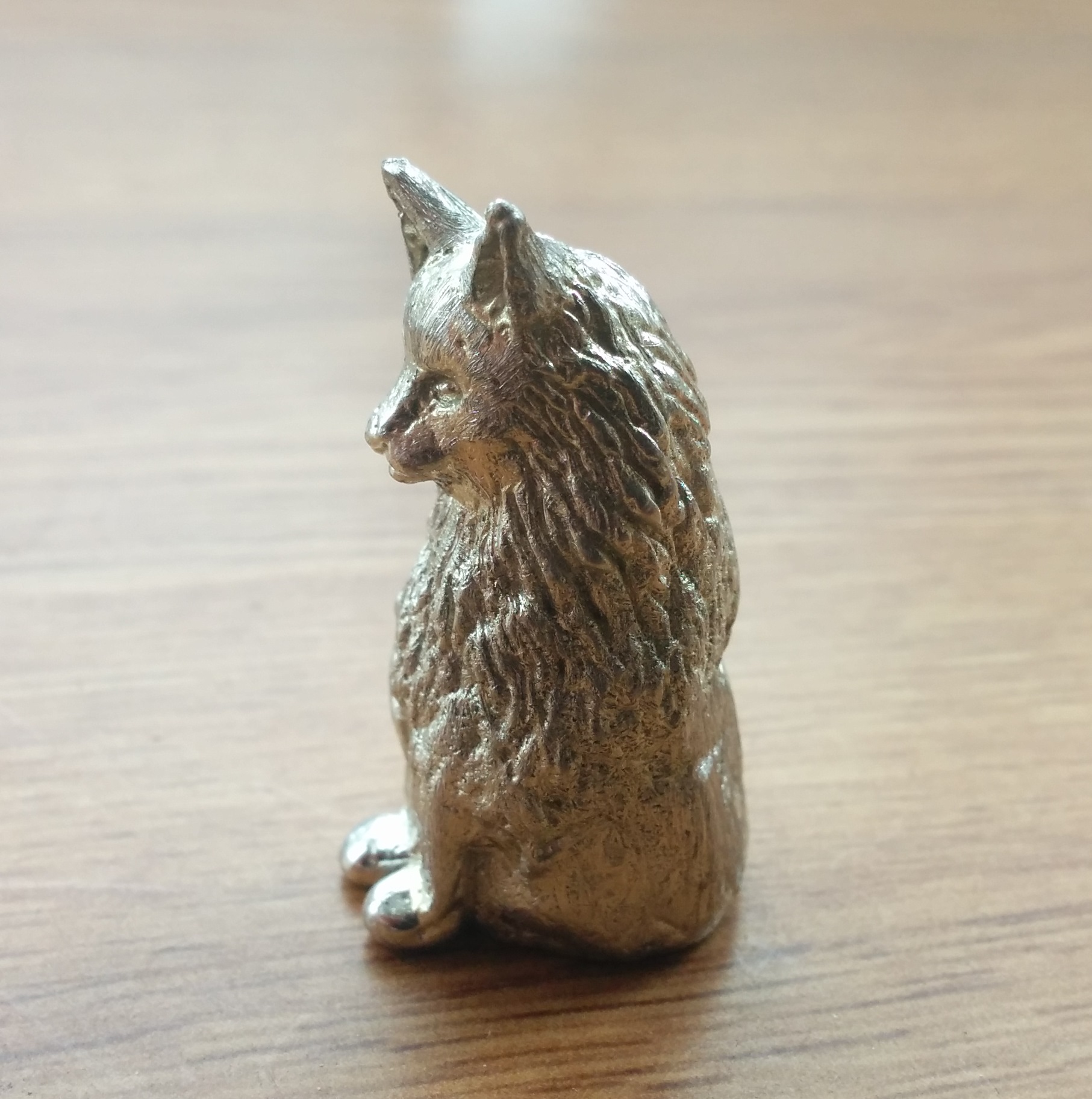 送料無料 ノルウェージャンフォレストキャット 猫 彫刻調 置物 金属製 動物シリーズ 2 Iichi ハンドメイド クラフト作品 手仕事品の通販