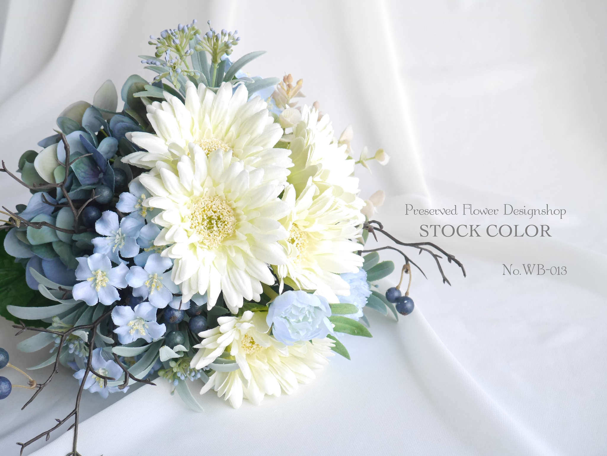 受注製作 ガーベラとラナンキュラスのクラッチブーケ アーティフィシャルフラワー Iichi ハンドメイド クラフト作品 手仕事品の通販