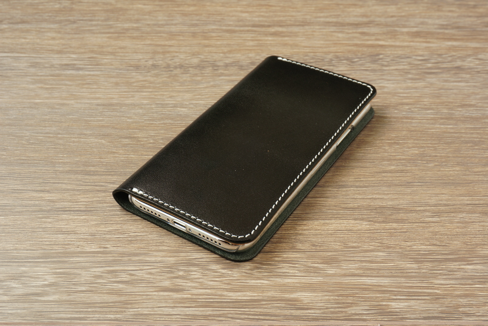 牛革 Iphone Xs Max カバー ヌメ革 レザーケース 手帳型 ブラックカラー Iichi ハンドメイド クラフト作品 手仕事品の通販