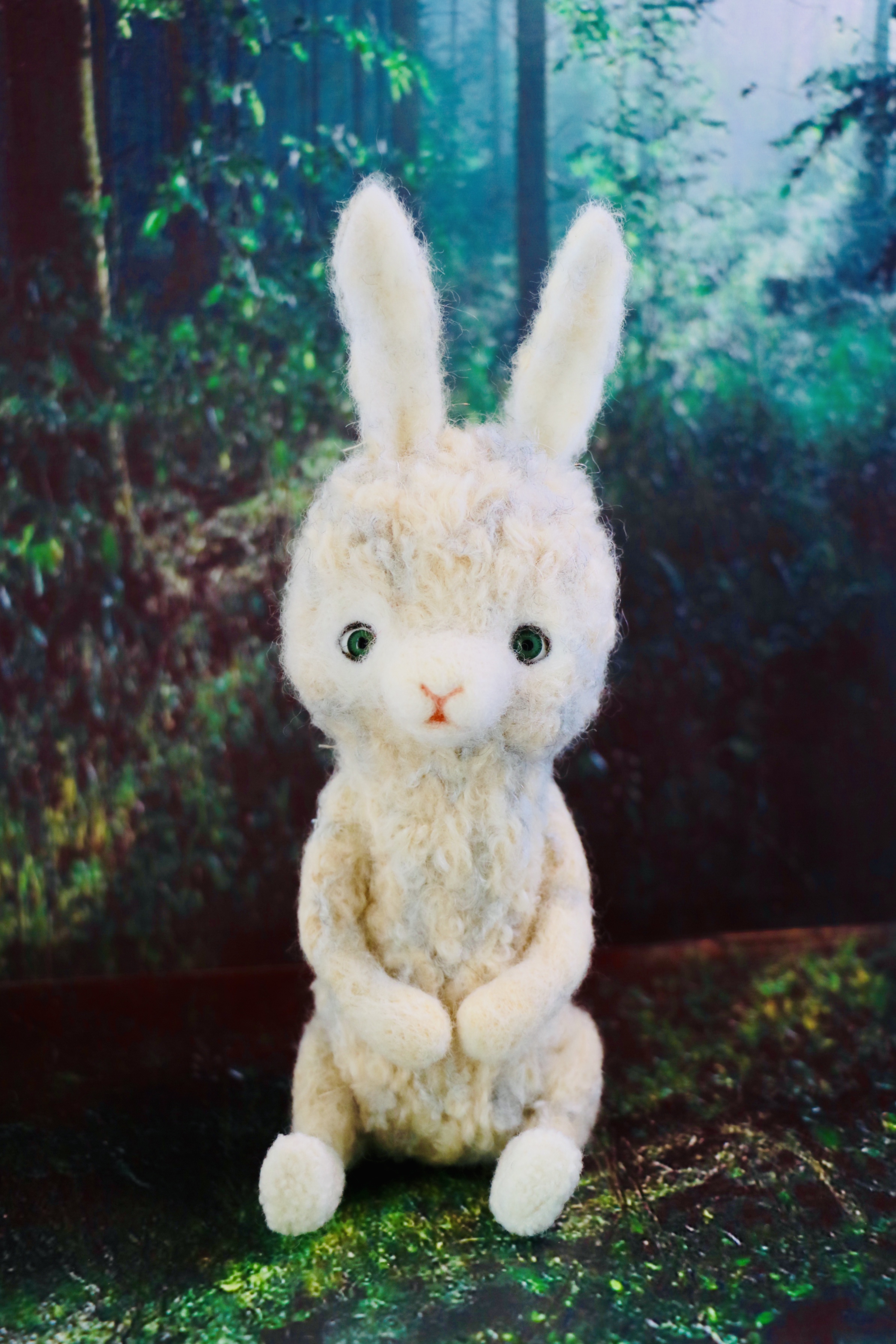 羊毛フェルト グリーンの目のウサギちゃん うさぎ ハンドメイド ミニチュア 動物 ぬいぐるみ ドール テディベア Iichi ハンドメイド クラフト作品 手仕事品の通販