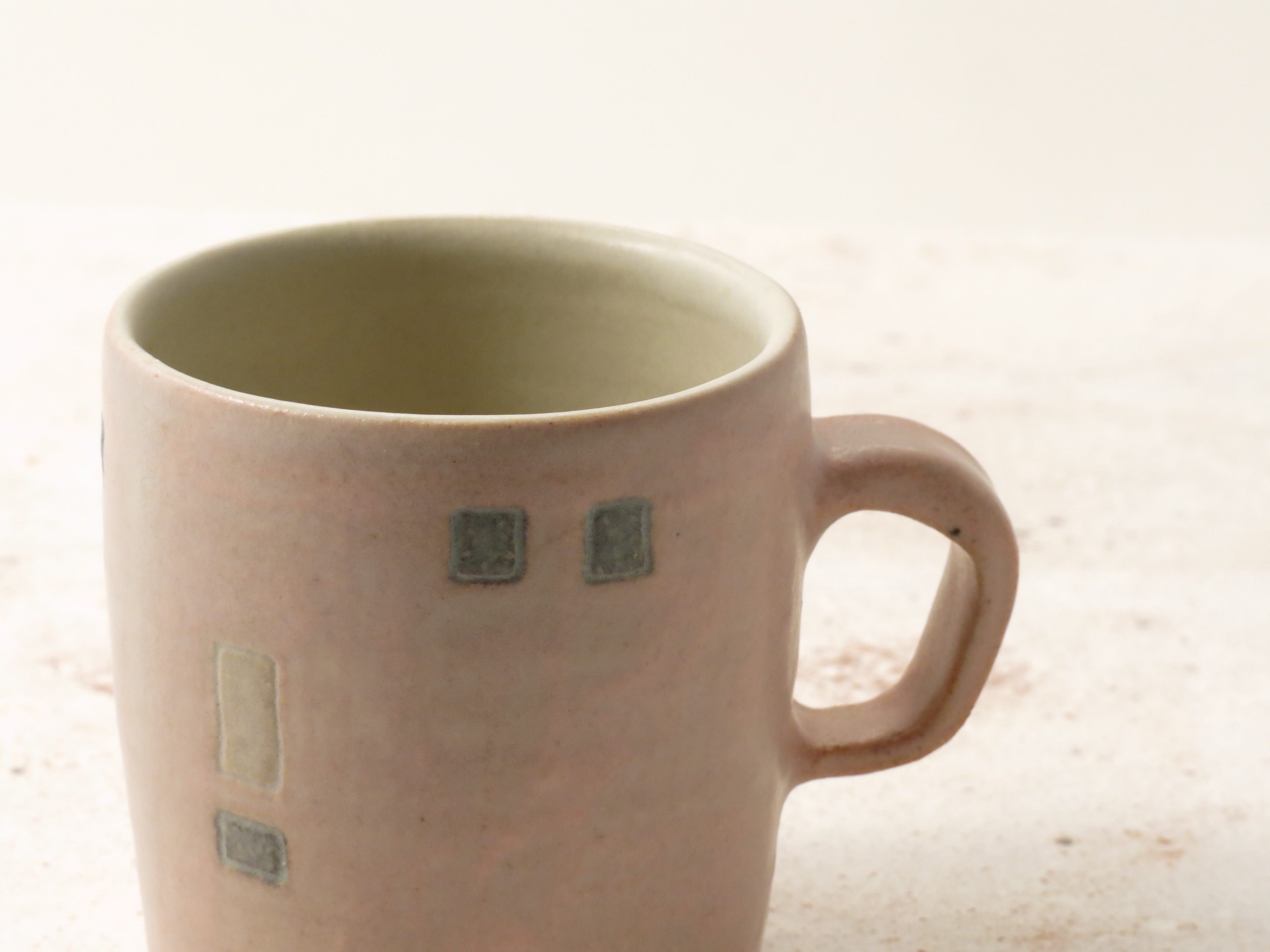 マグカップ 草原の家 サーモンピンク Iichi ハンドメイド クラフト作品 手仕事品の通販