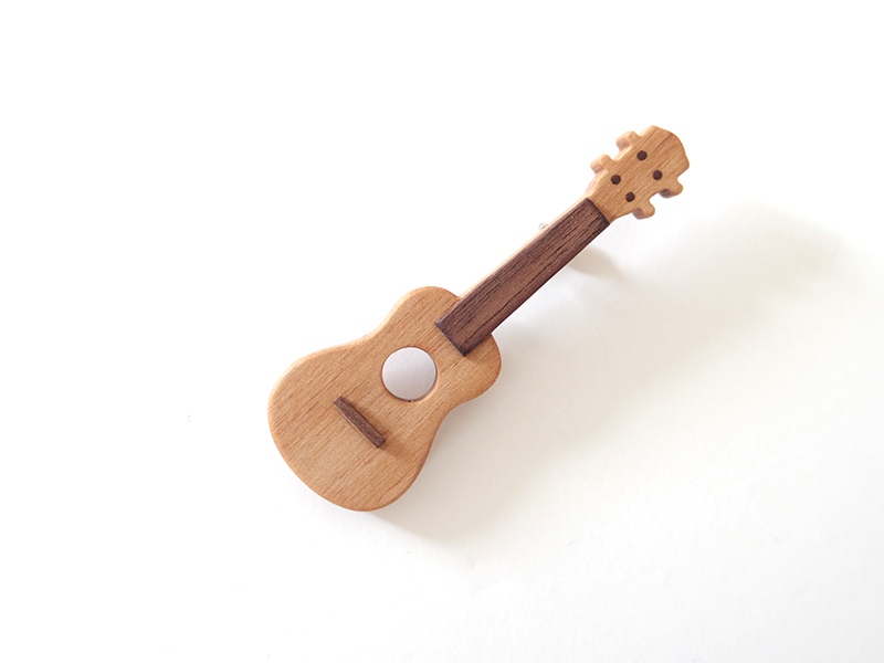 ブローチ ウクレレ Iichi ハンドメイド クラフト作品 手仕事品の通販