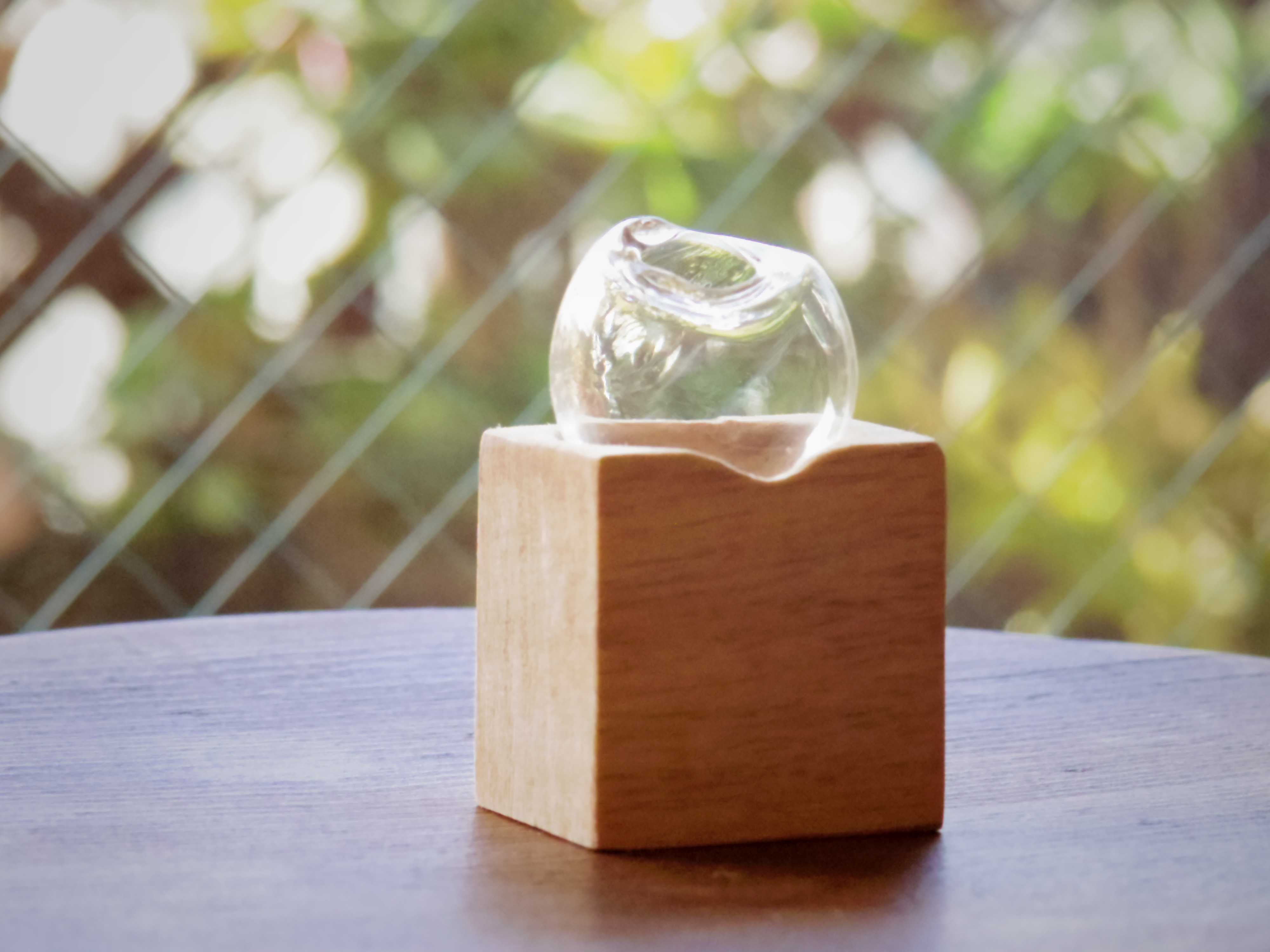 小さな吹きガラスの一輪挿し マンゴーの木 木材種類 Iichi ハンドメイド クラフト作品 手仕事品の通販