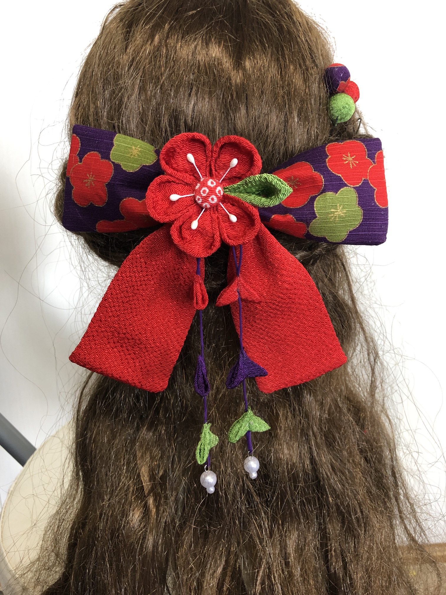 紫と赤色の梅リボンの髪飾りセット（卒業式・袴・ちりめん細工 