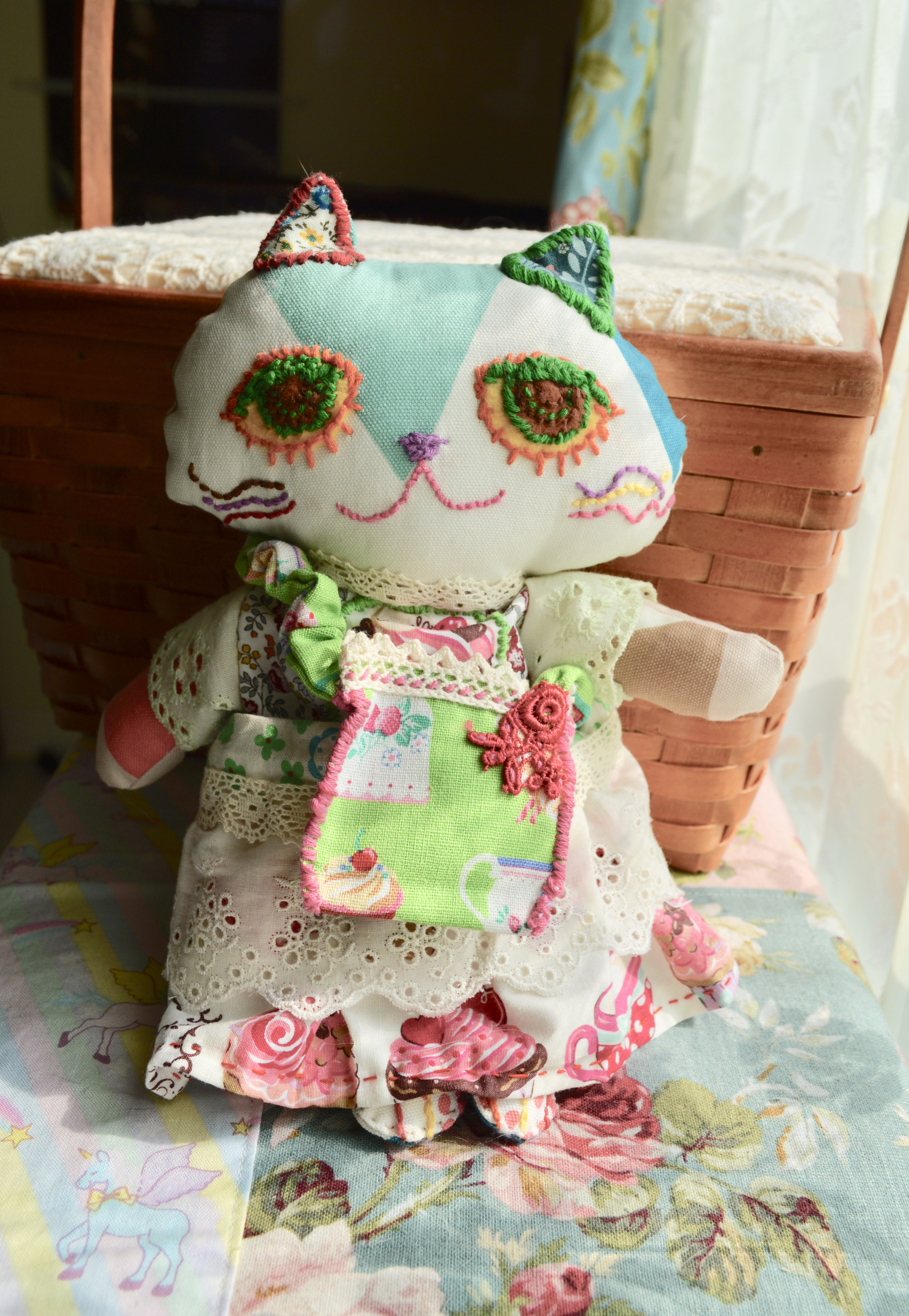 ねこ人形 カップケーキのねこ Iichi ハンドメイド クラフト作品 手仕事品の通販