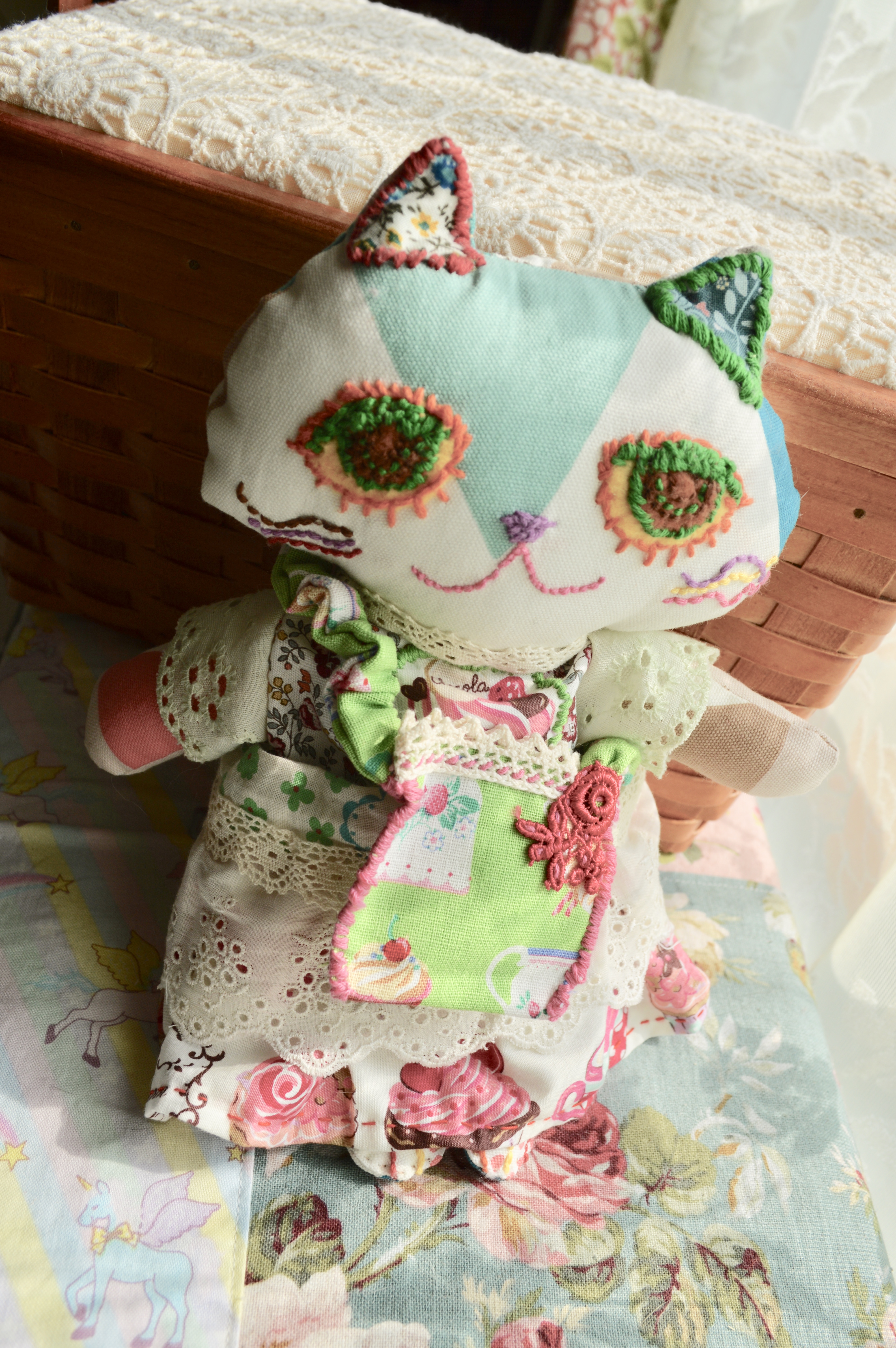 ねこ人形 カップケーキのねこ Iichi ハンドメイド クラフト作品 手仕事品の通販