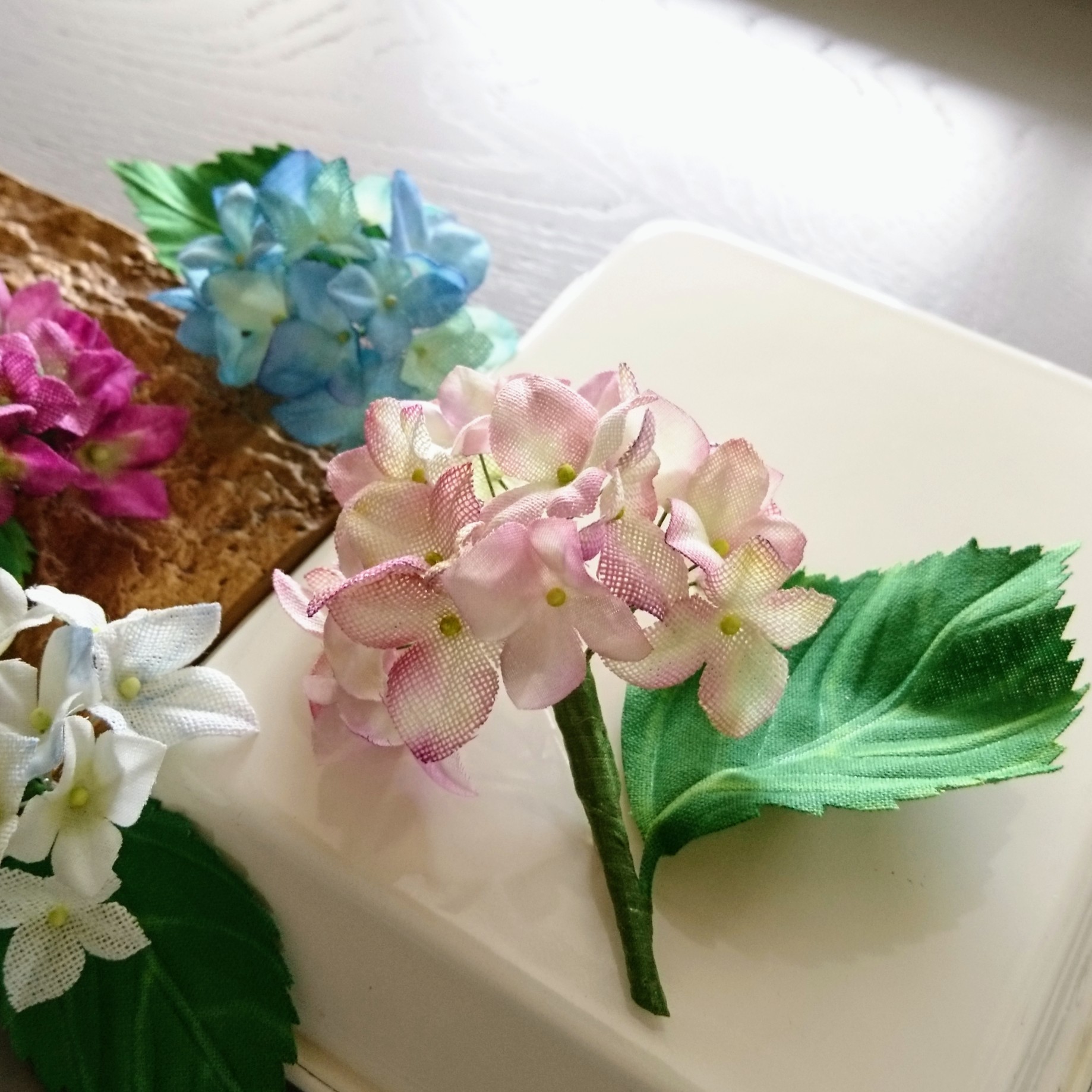 アジサイの布花ブローチ コサージュ Iichi ハンドメイド クラフト作品 手仕事品の通販