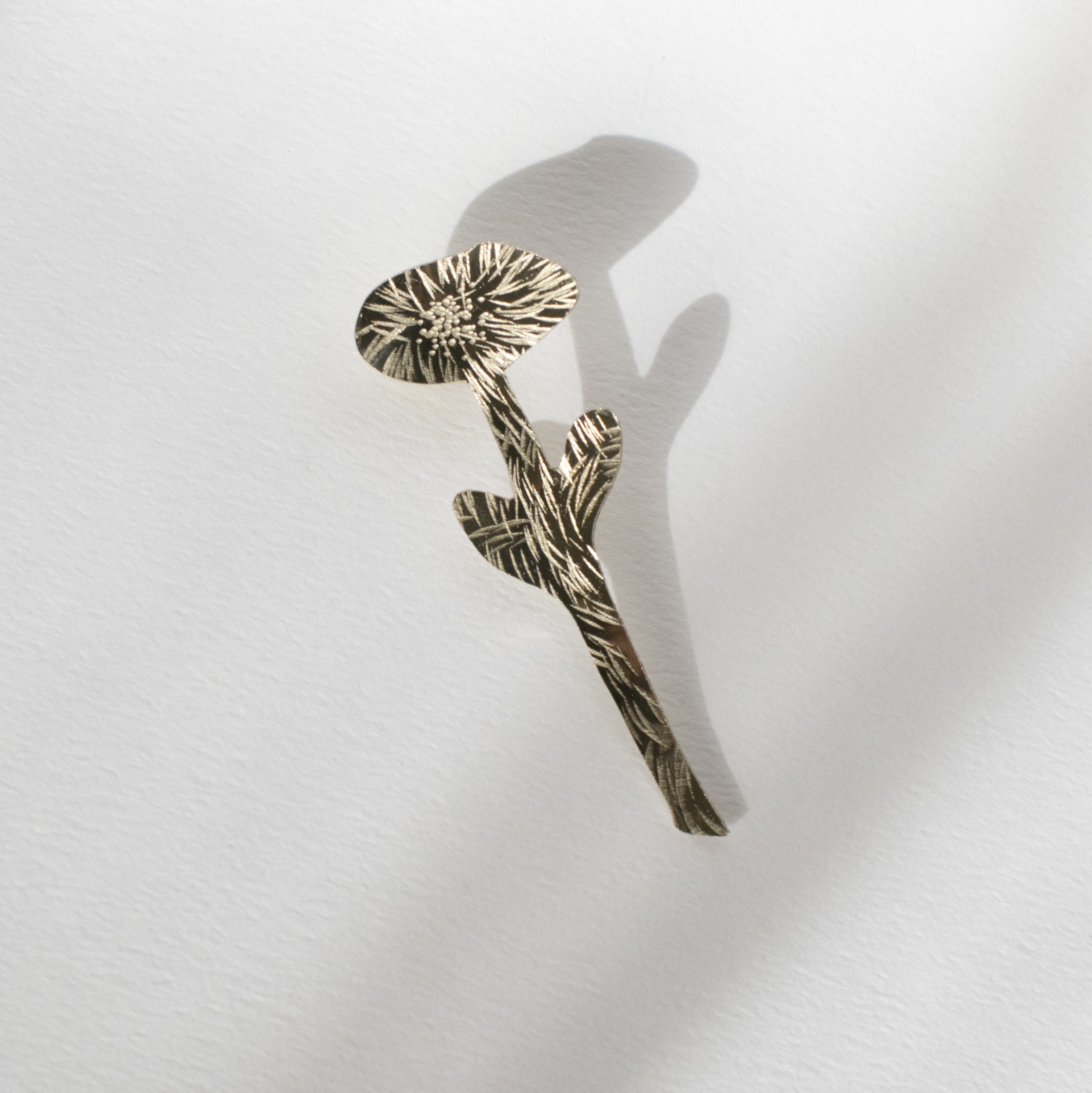 真鍮ピンブローチ 一輪の花 Iichi ハンドメイド クラフト作品 手仕事品の通販
