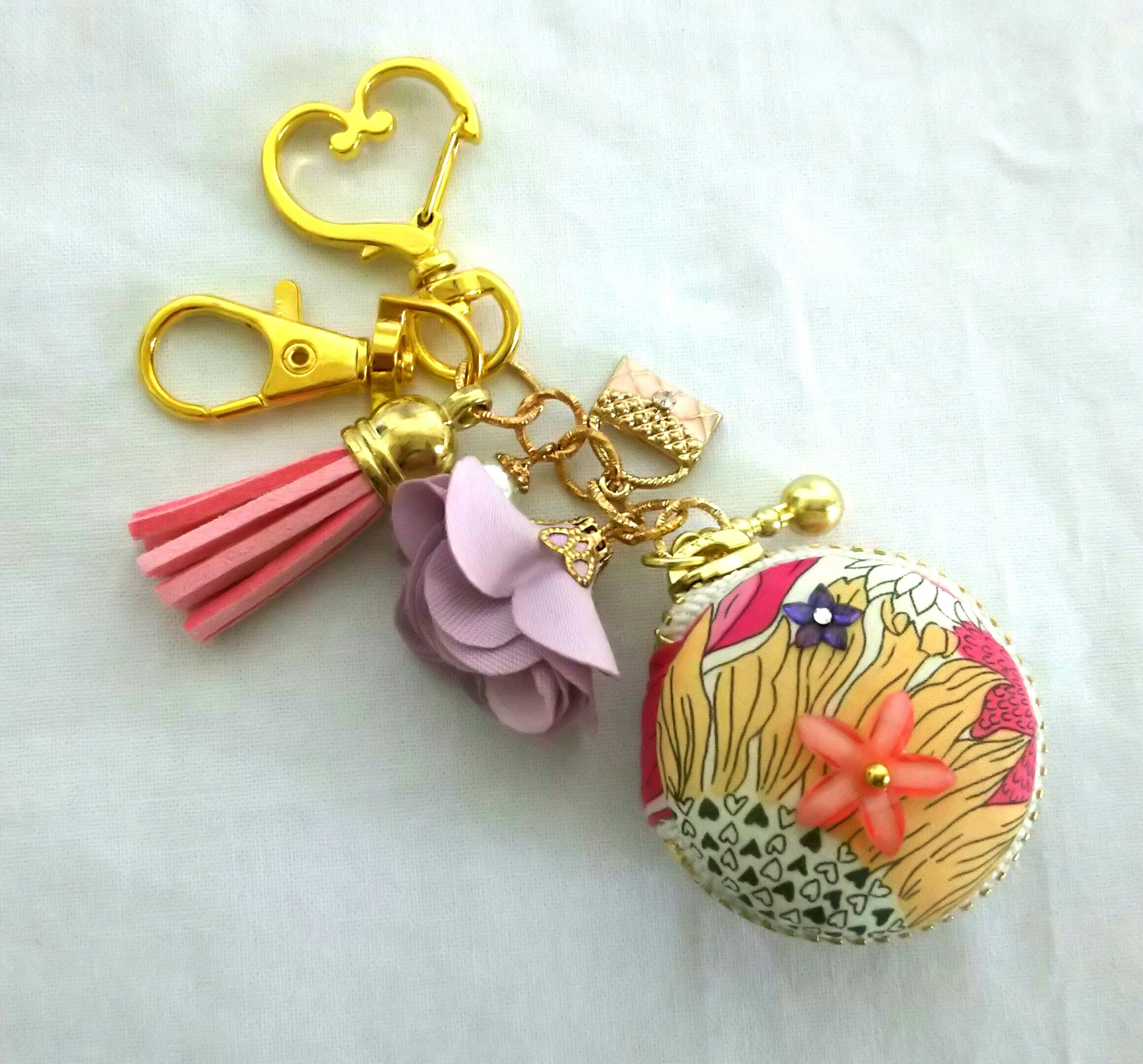 リバティピンクのマカロン キーホルダー Iichi ハンドメイド クラフト作品 手仕事品の通販 リバティピンクのマカロン キーホルダー Iichi ハンドメイド クラフト作品 手仕事品の通販