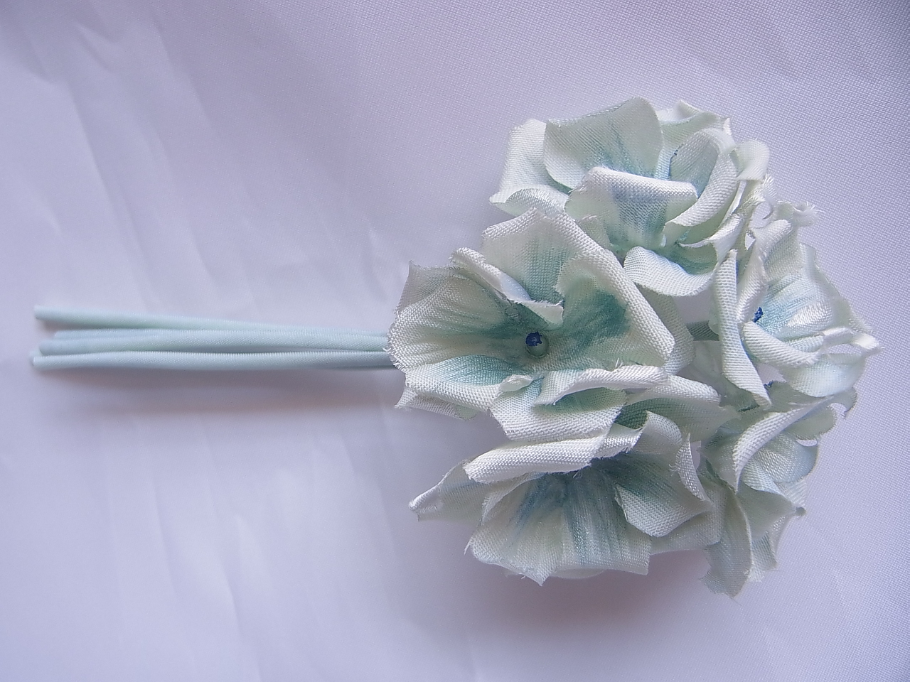 ミントグリーンのゼラニウムコサージュ Iichi ハンドメイド クラフト作品 手仕事品の通販