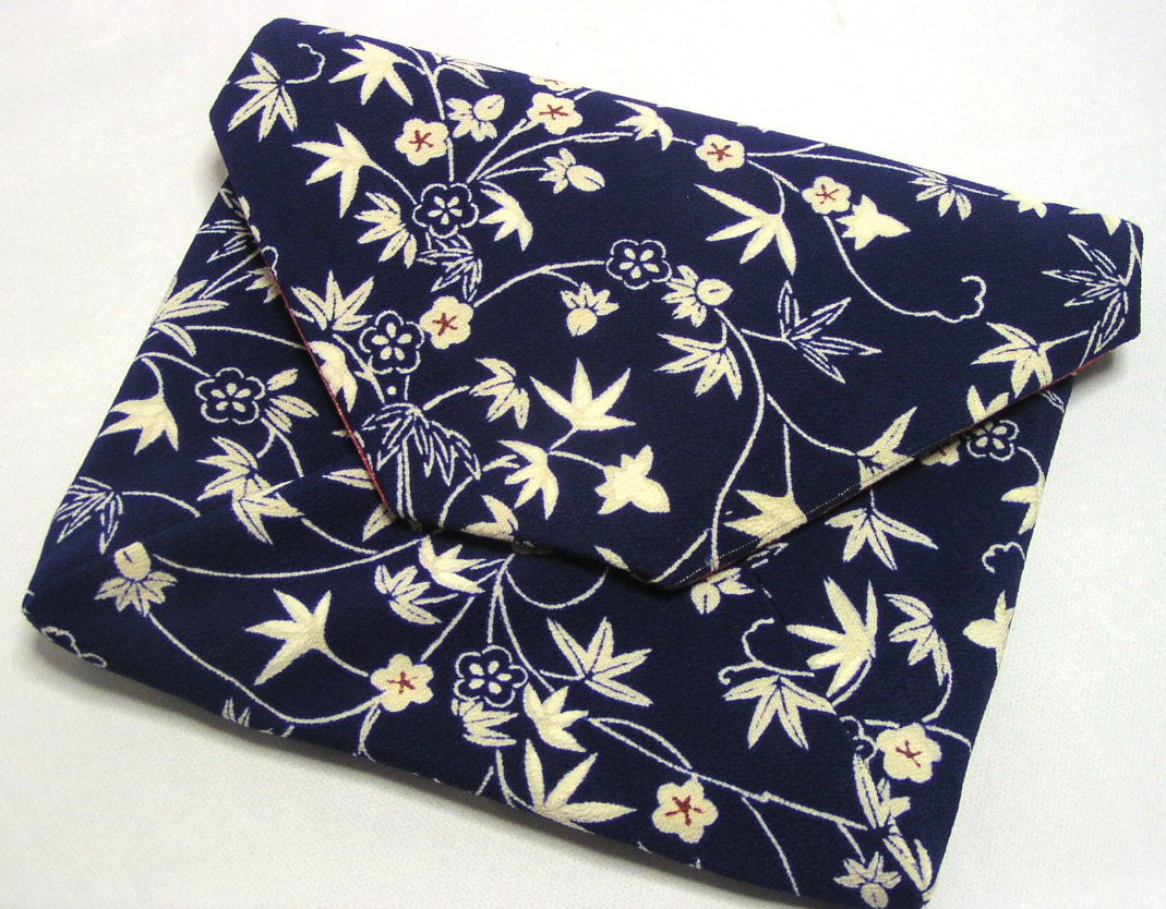 正絹 改良数寄屋袋 仕切り付き 古帛紗を折らずに入れたくて作りました Iichi ハンドメイド クラフト作品 手仕事品の通販