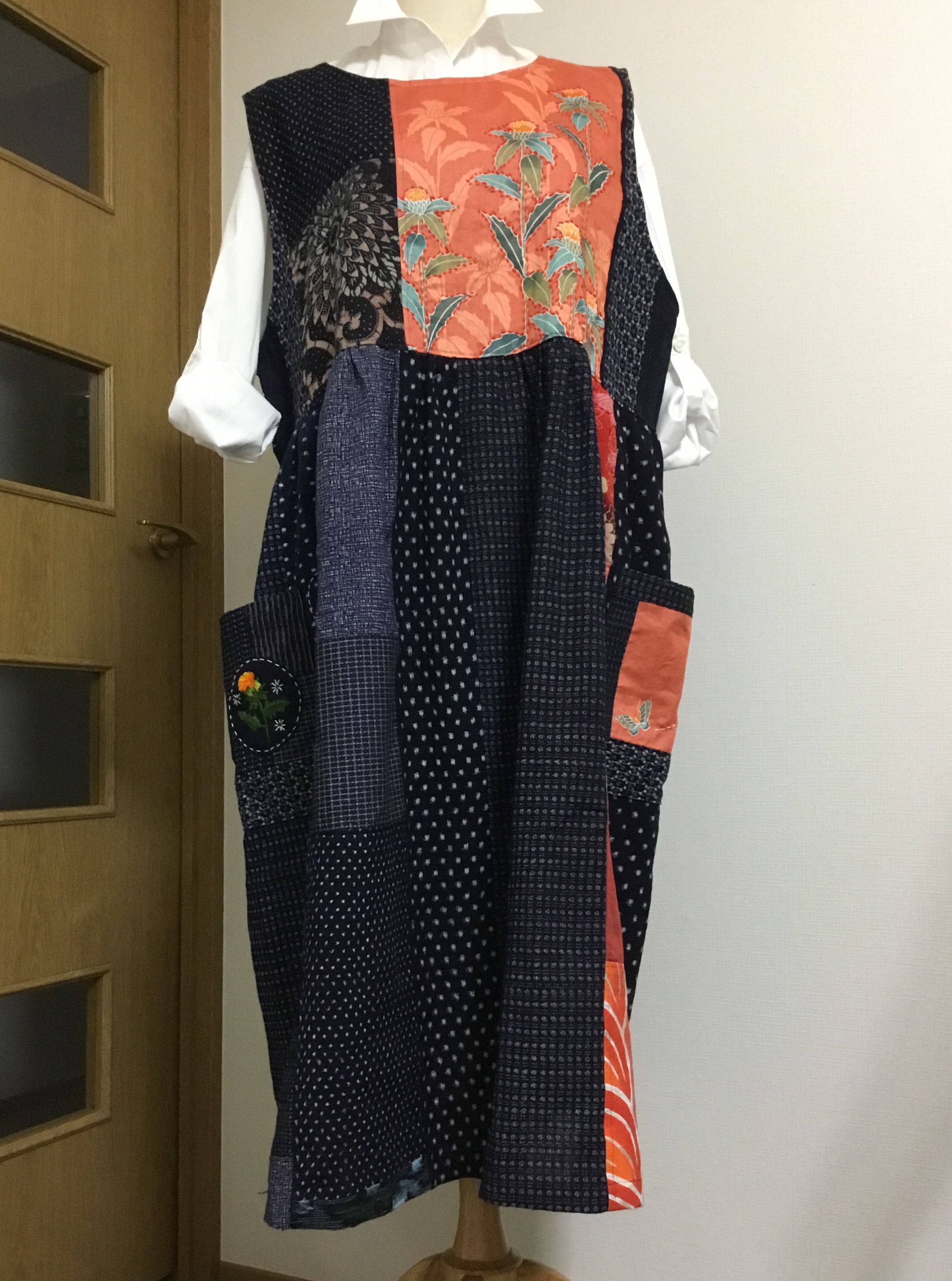 送料無料 藍染雪ん子書生絣 紅花染めパッチ 刺し子刺繍のジャンパースカートm Lサイズ Iichi ハンドメイド クラフト作品 手仕事品の通販