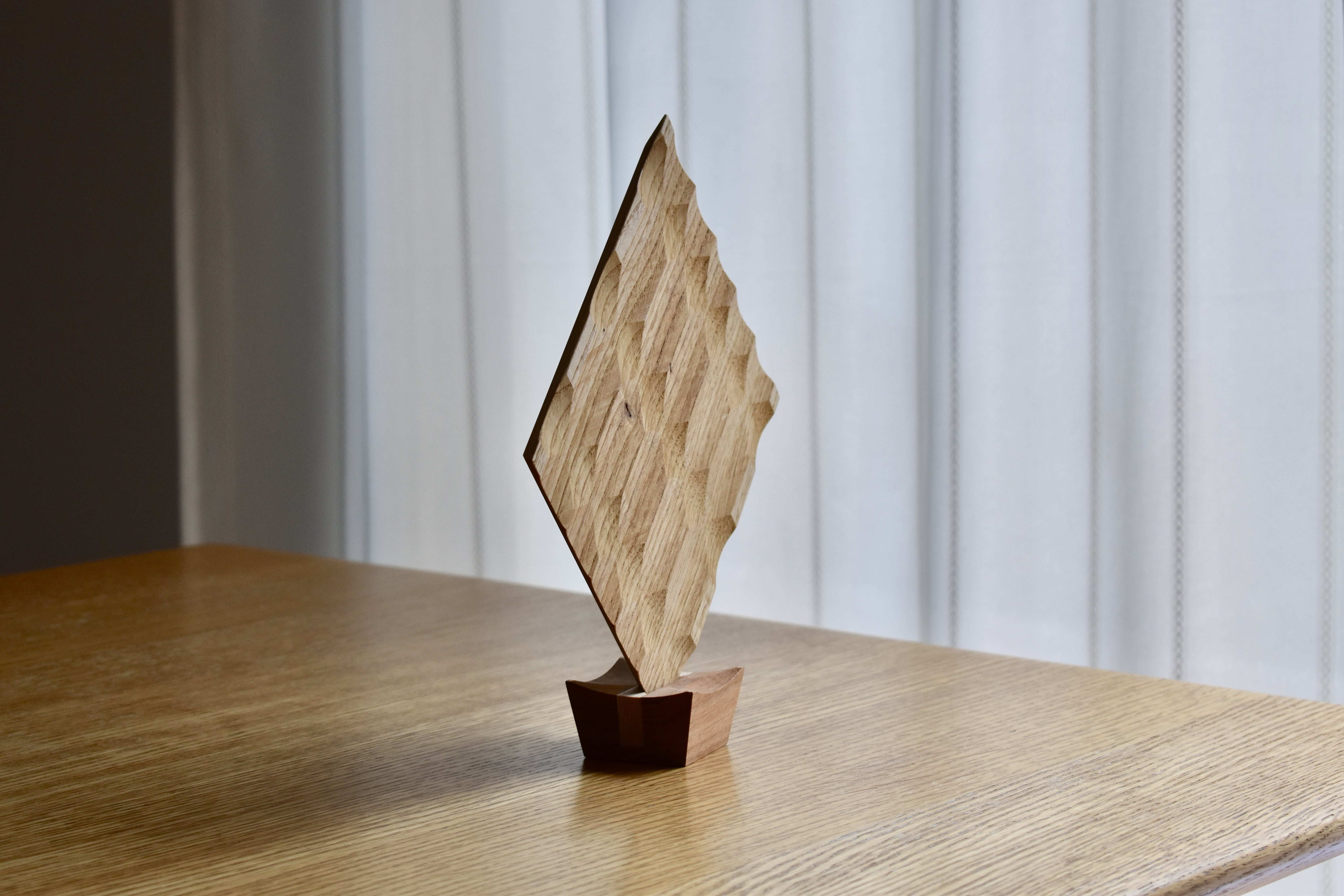 廃材木を使ったトースト皿のスタンド オニグルミ 杉 Iichi ハンドメイド クラフト作品 手仕事品の通販
