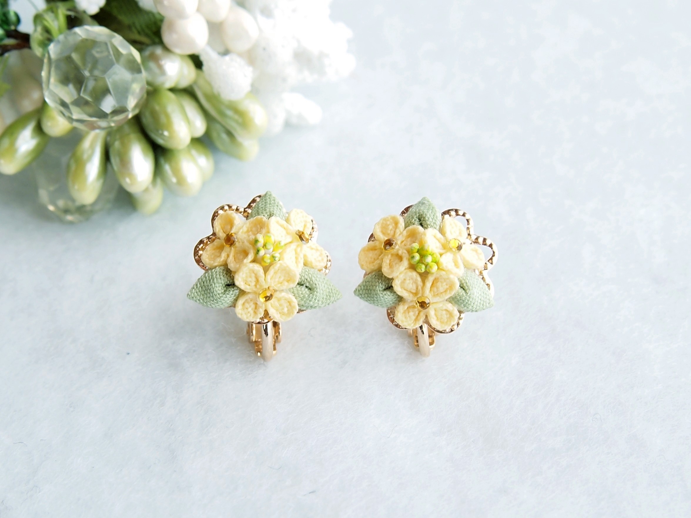 菜の花のイヤリング つまみ細工 Iichi ハンドメイド クラフト作品 手仕事品の通販
