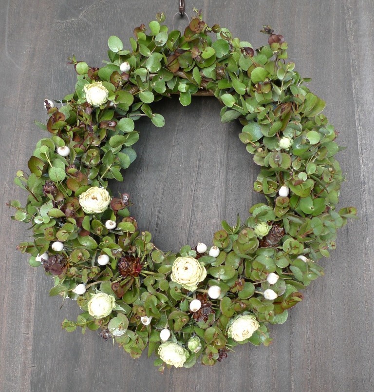 ﾄﾞﾗｲﾌﾗﾜｰｱﾚﾝｼﾞ ユーカリとミニバラのリース Iichi ハンドメイド クラフト作品 手仕事品の通販