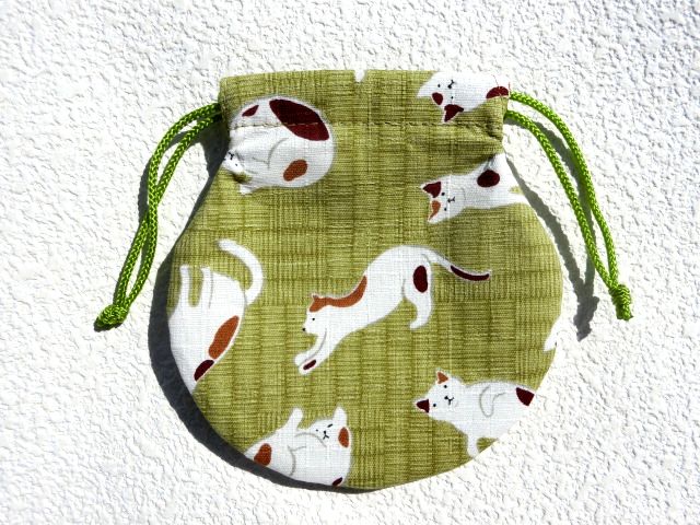 ミニ巾着 畳猫 御守り 小物収納 プレゼントにも  iichi ハンドメイド 