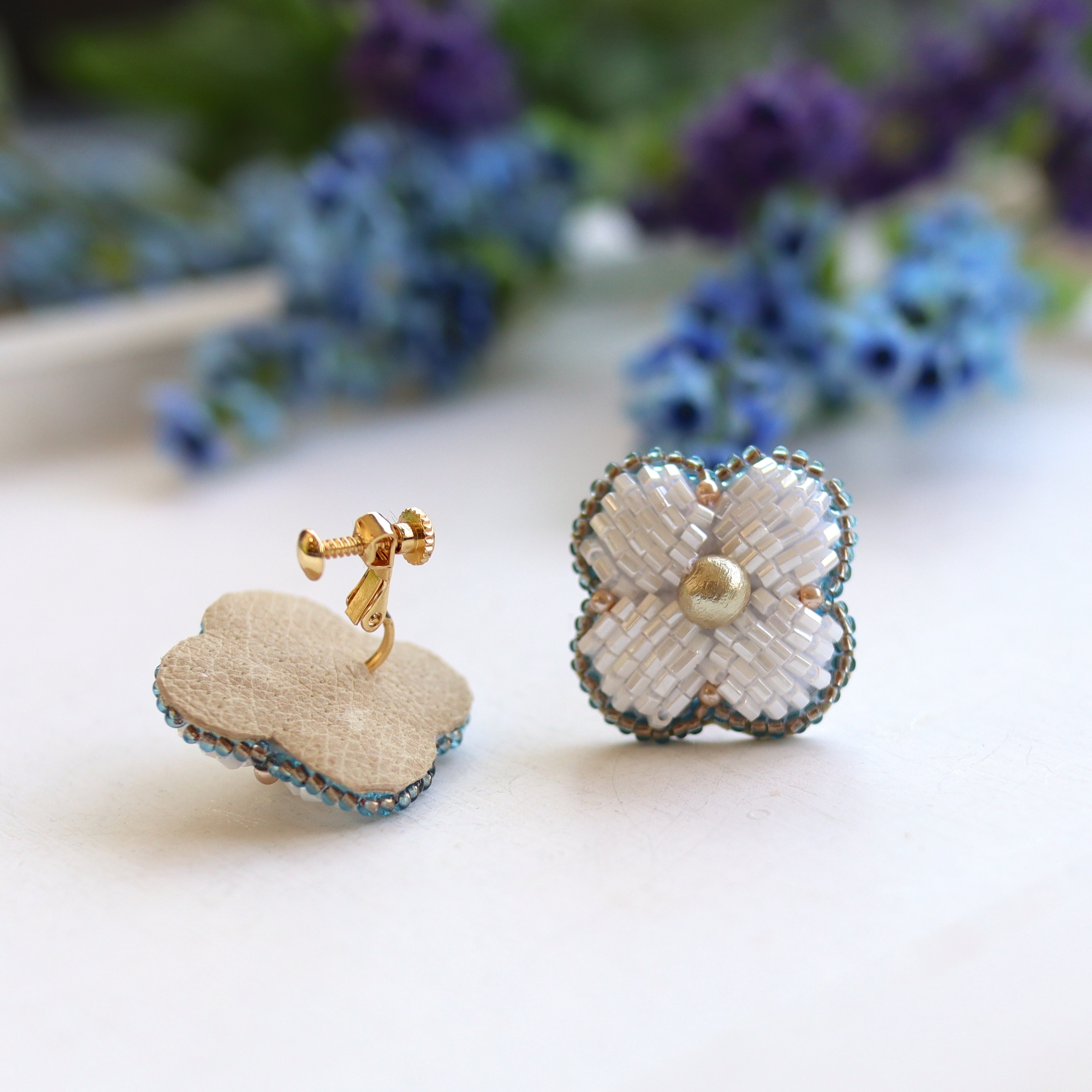 コットンパールとビーズのお花、オートクチュール刺繍イヤリング、レナ