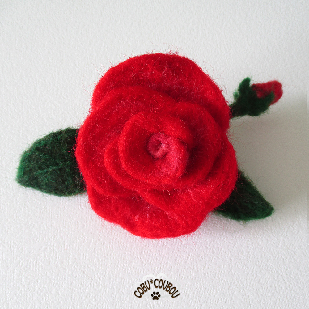 羊毛フェルト 真っ赤な薔薇のコサージュ Iichi ハンドメイド クラフト作品 手仕事品の通販