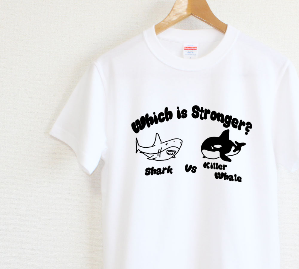 サメとシャチはどっちが強いの ｔシャツ メンズタイプ Iichi ハンドメイド クラフト作品 手仕事品の通販
