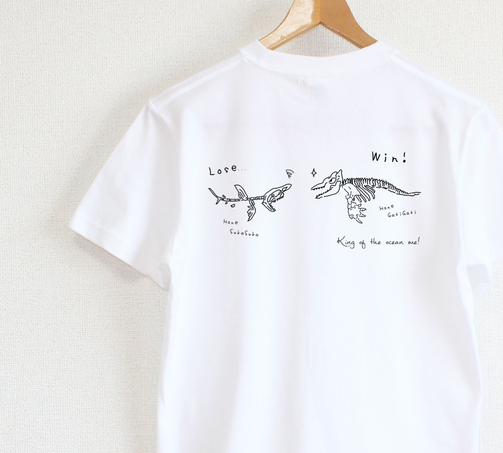 サメとシャチはどっちが強いの ｔシャツ メンズタイプ Iichi ハンドメイド クラフト作品 手仕事品の通販